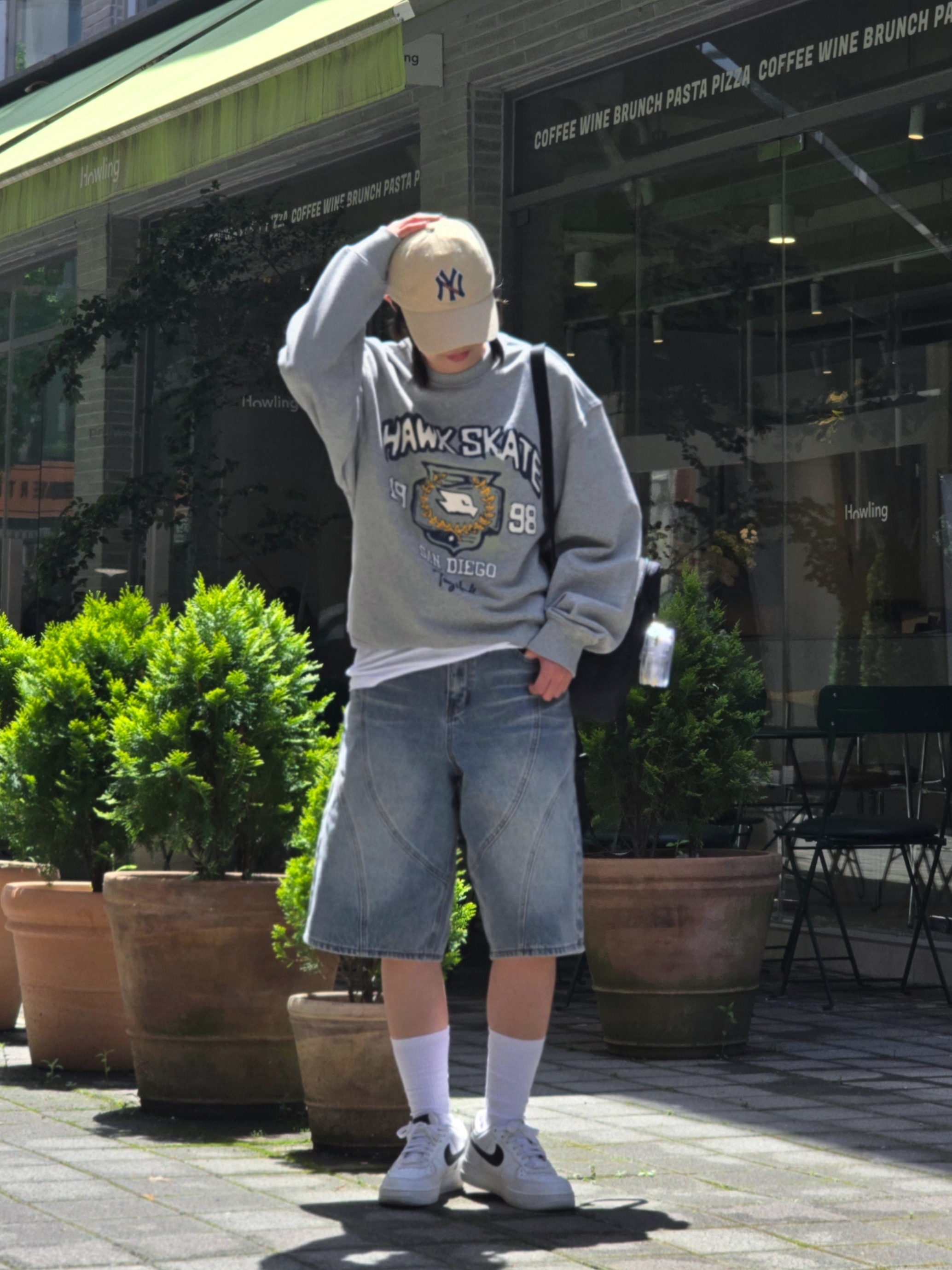 Nike Futura 365 Mini Backpack Black, Nike Air Force 1 '07 White Black 착용 스타일 - 1