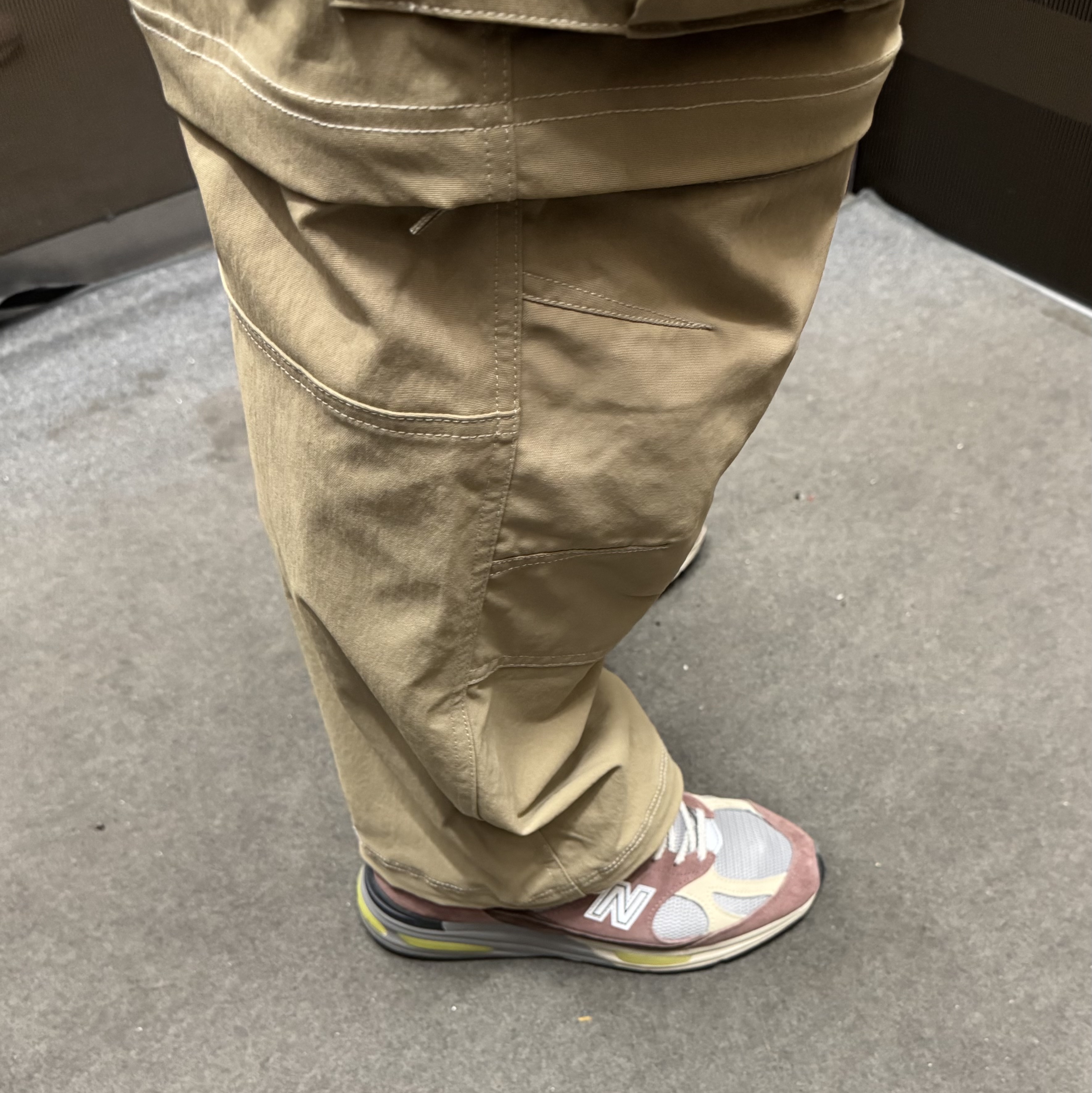 New Balance 991v2 Made in UK Rosewood, Nike ACG Smith Summit Cargo Pants Khaki Iron Ore - Asia 착용 스타일