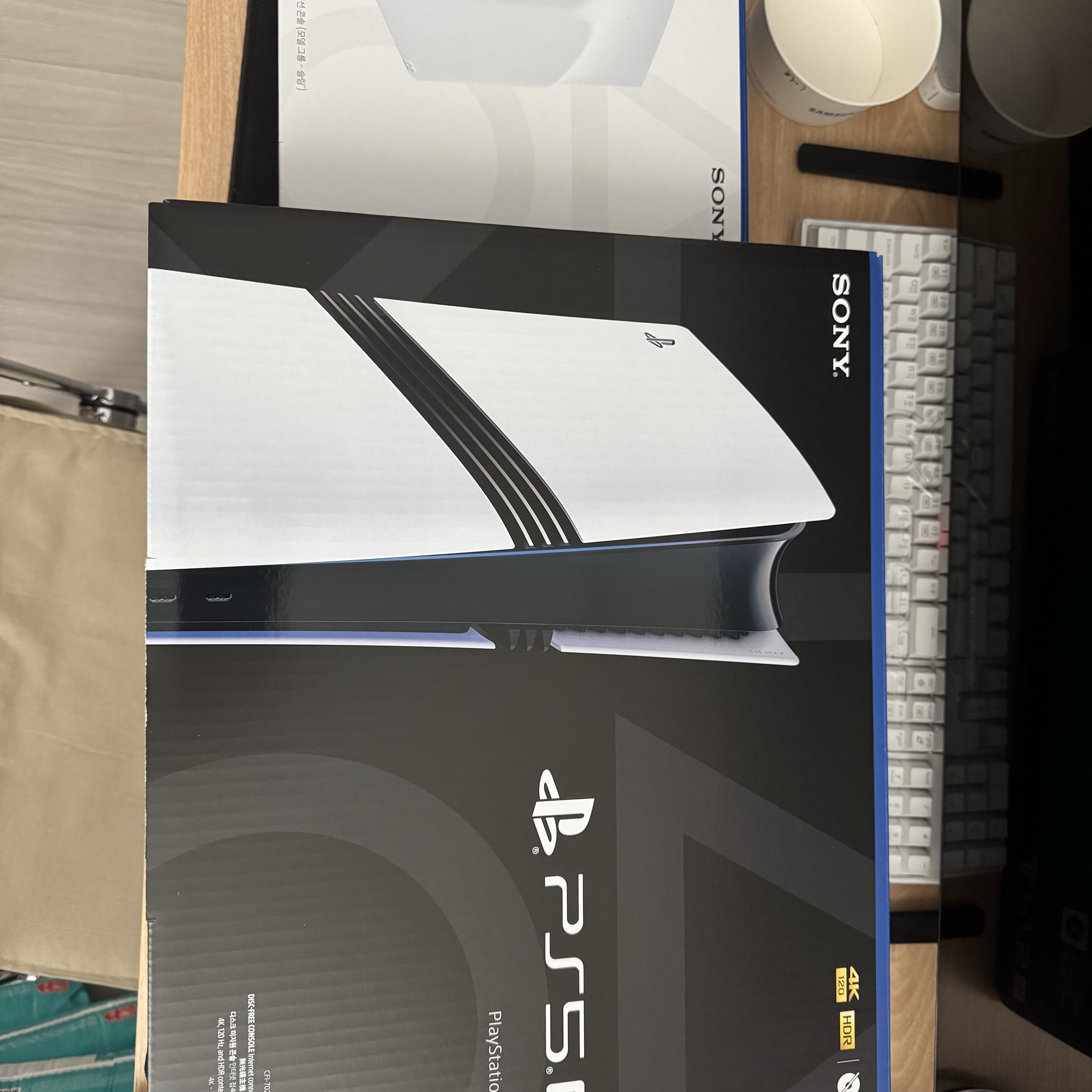 [7% 적립] PlayStation 5 Pro - 2TB 착용 스타일