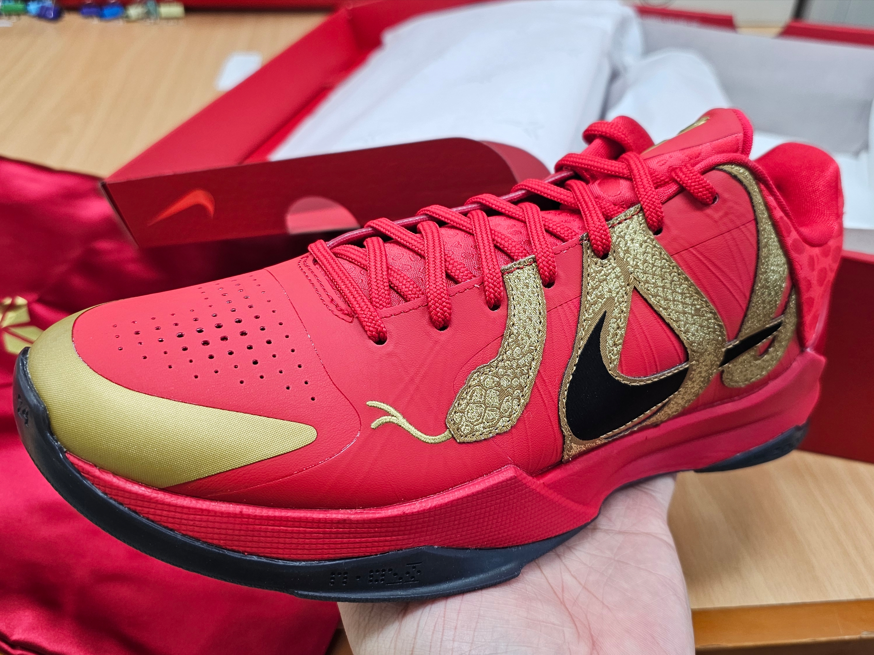 Nike Kobe 5 Protro Year of the Mamba University Red 착용 스타일 - 1