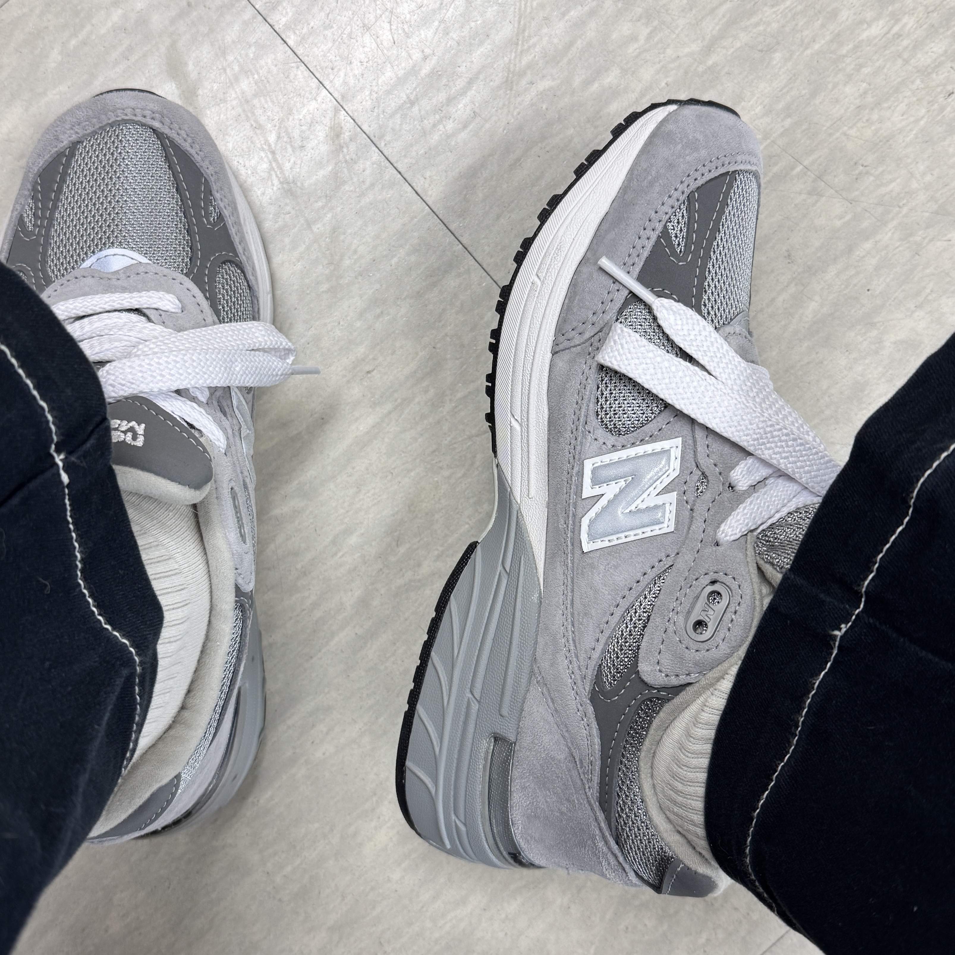 (W) New Balance 993 Made in USA Grey - B Standard 착용 스타일 - 3