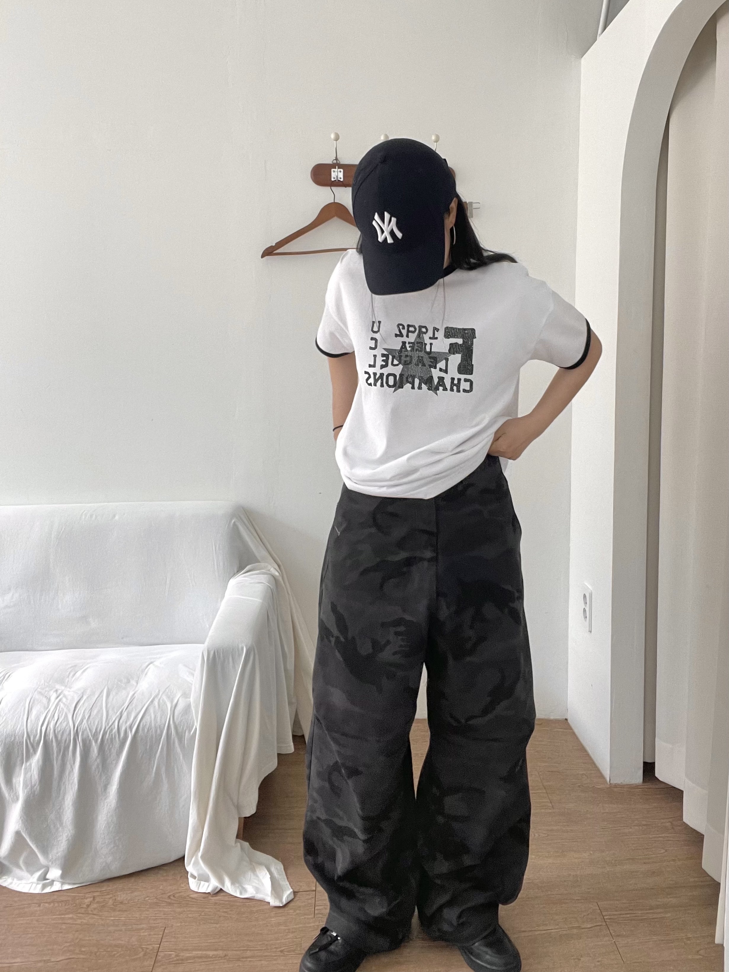 Nike x Supreme Air Force 1 Low Black 착용 스타일 - 1