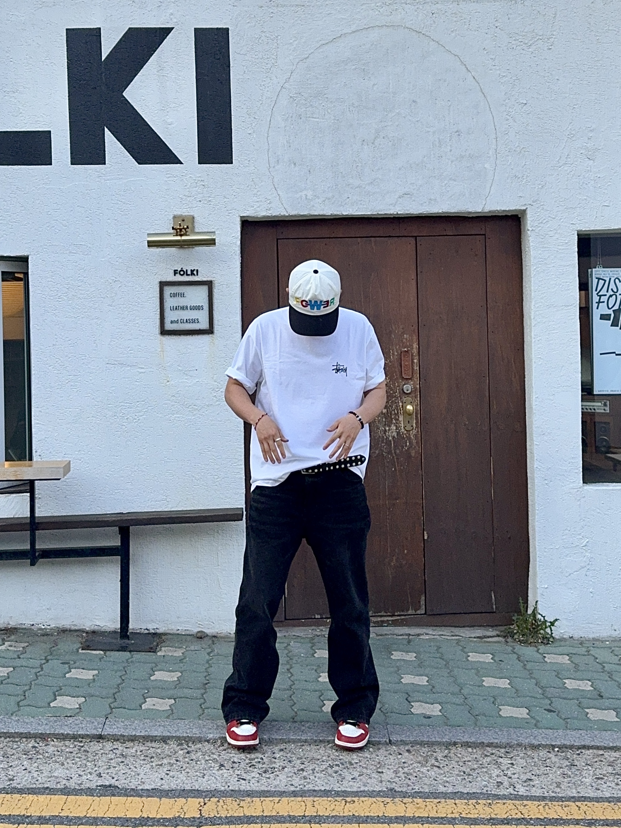 G-DRAGON Power Ball Cap White, Stussy Basic Stussy T-Shirt White 2024, 2025 착용 스타일 - 3