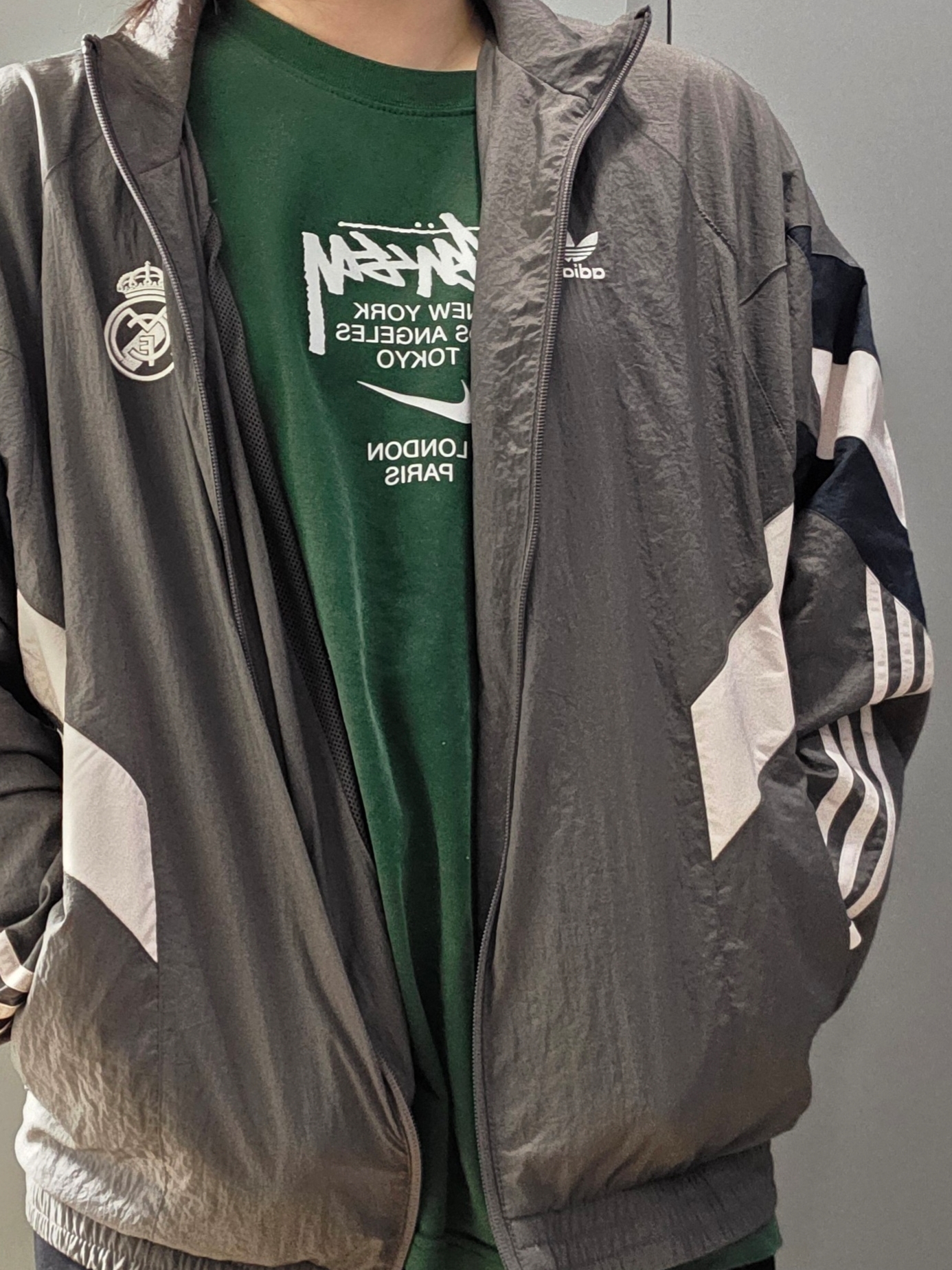 Adidas Real Madrid Originals Track Top Charcoal Grey - KR Sizing, Nike x Stussy WT T-Shirt Green - Asia 착용 스타일