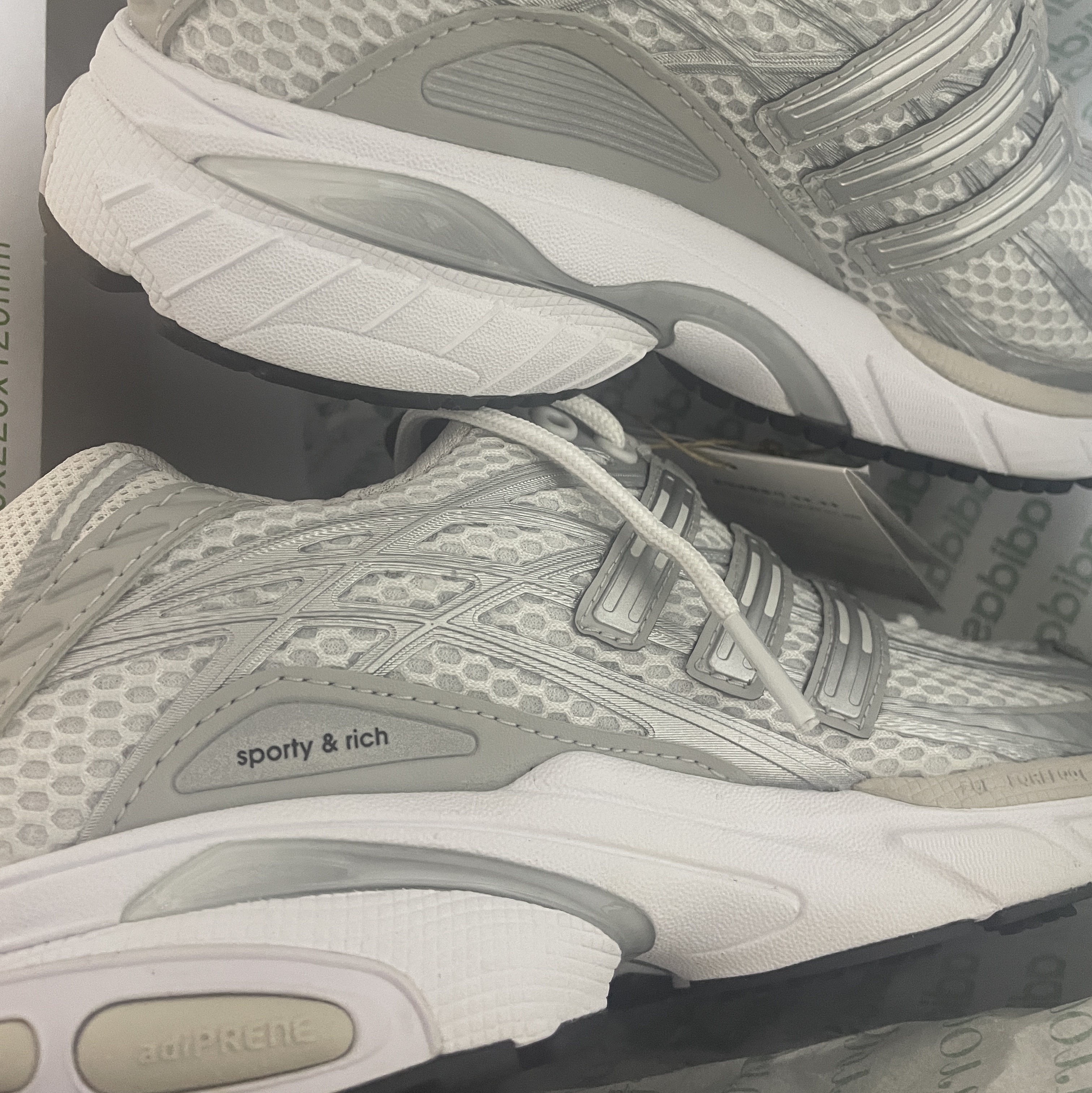 Adidas x Sporty & Rich Adistar Cushion Grey 착용 스타일