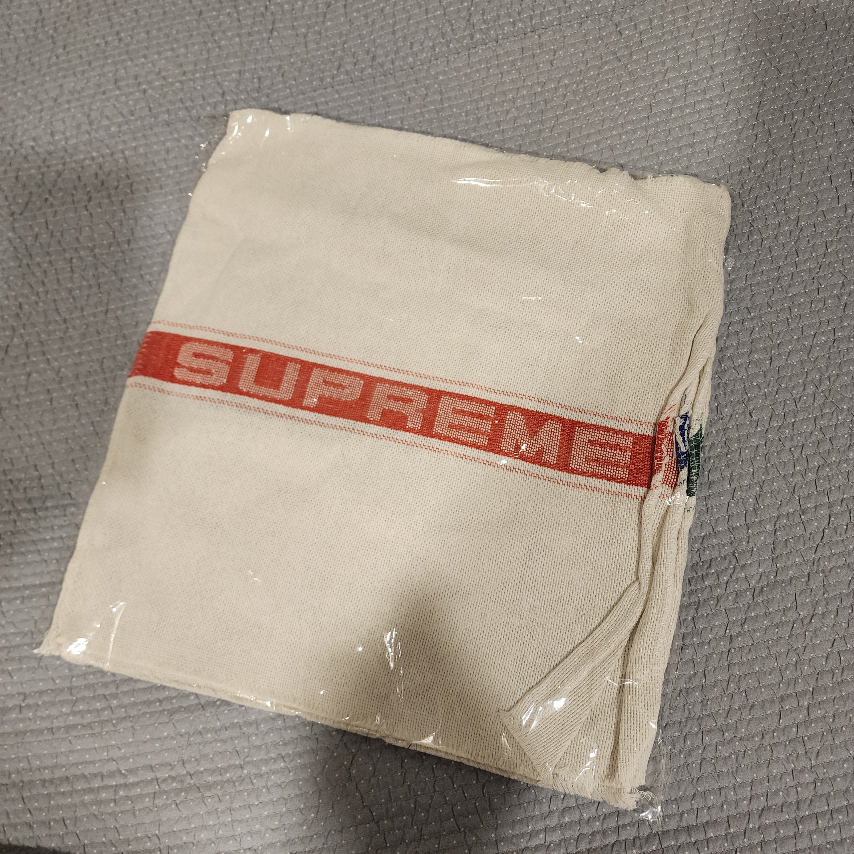 Supreme Shop Towel Multicolor (Set of 3) - 25SS 착용 스타일