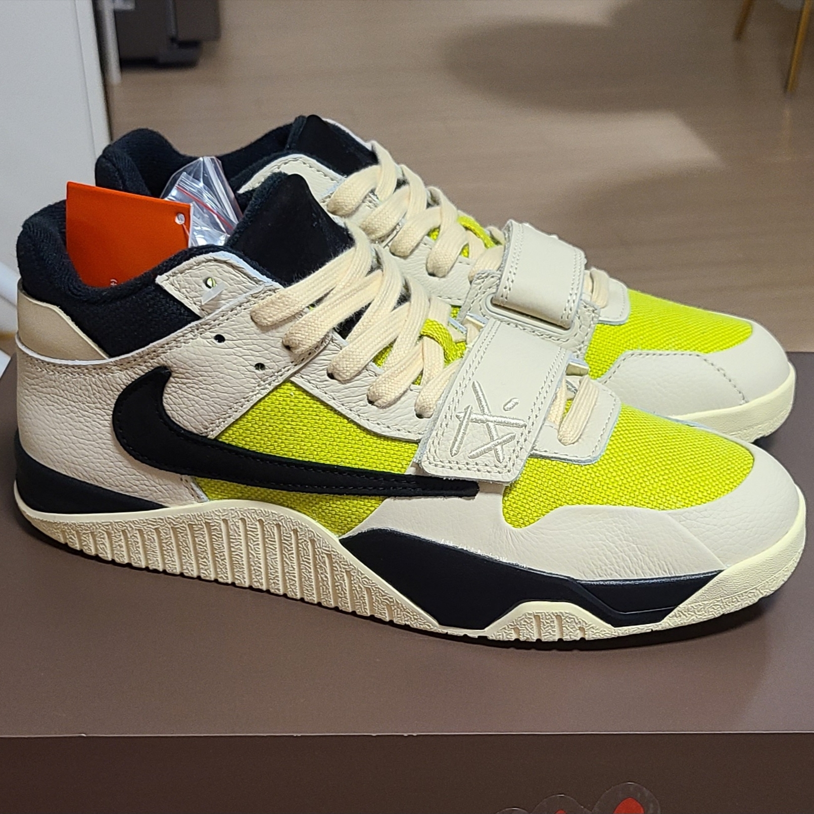 Jordan x Travis Scott Jumpman Jack TR Bright Cactus 착용 스타일 - 2