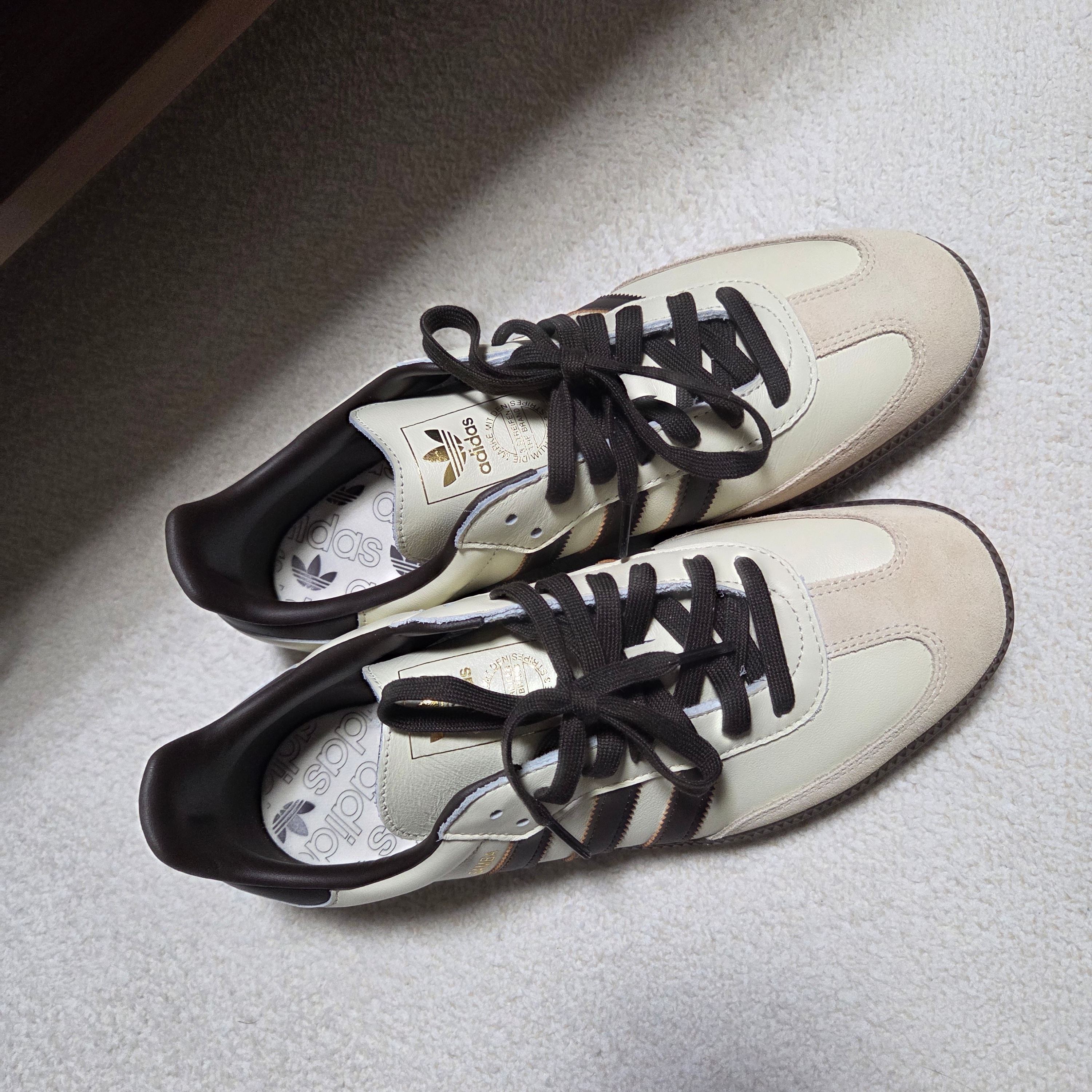 Adidas Samba OG Cream White Dark Brown 착용 스타일 - 1