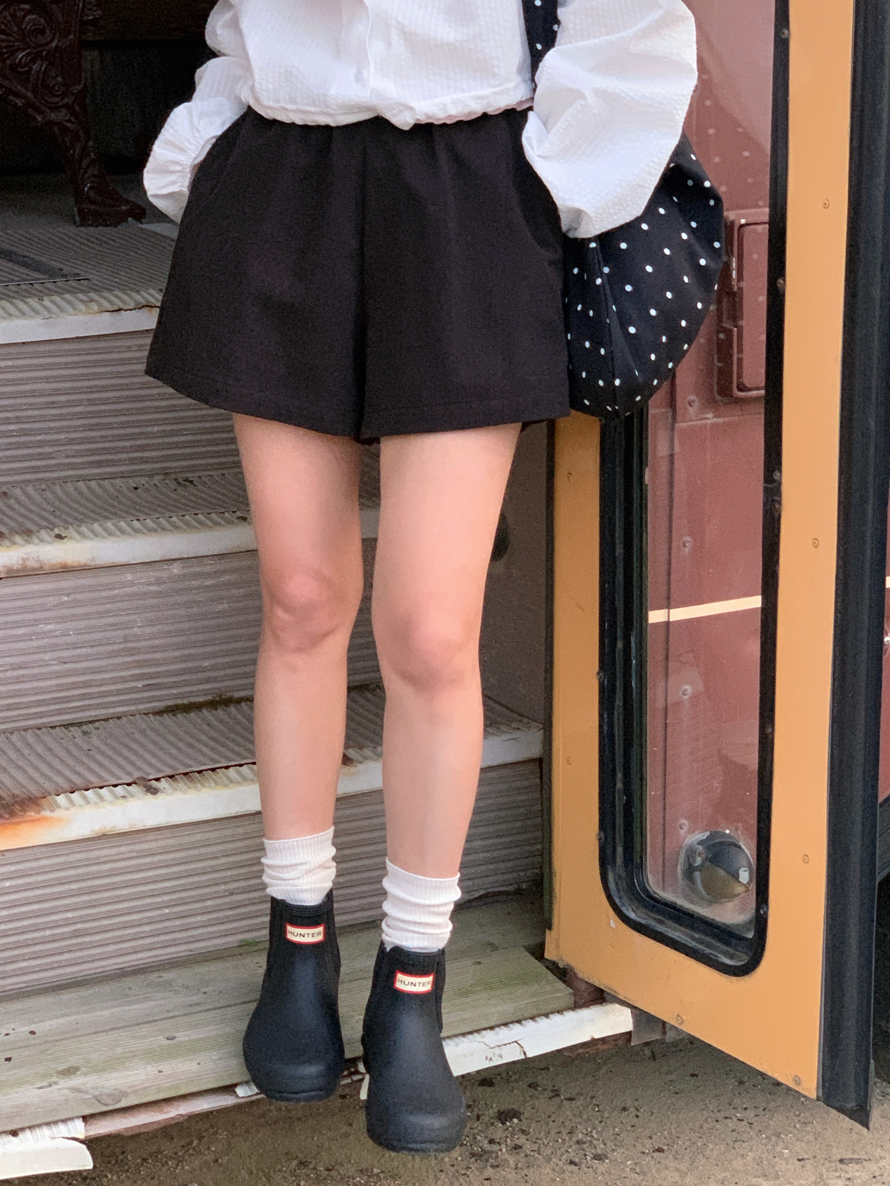 (W) Hunter Original Chelsea Boots Black 착용 스타일 - 1