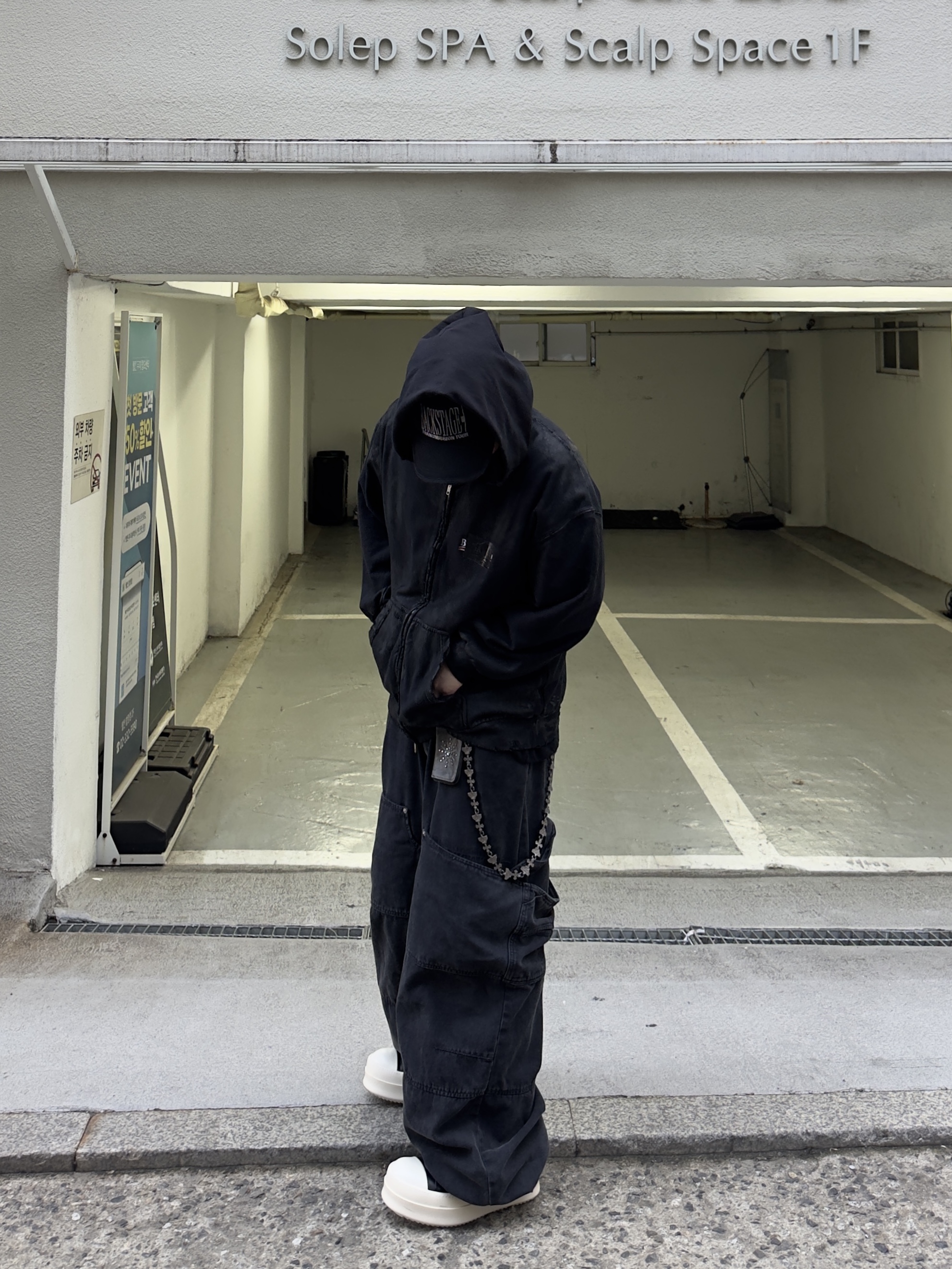 Rick Owens Luxor Mega Bumper Sneakers Black Milk 착용 스타일
