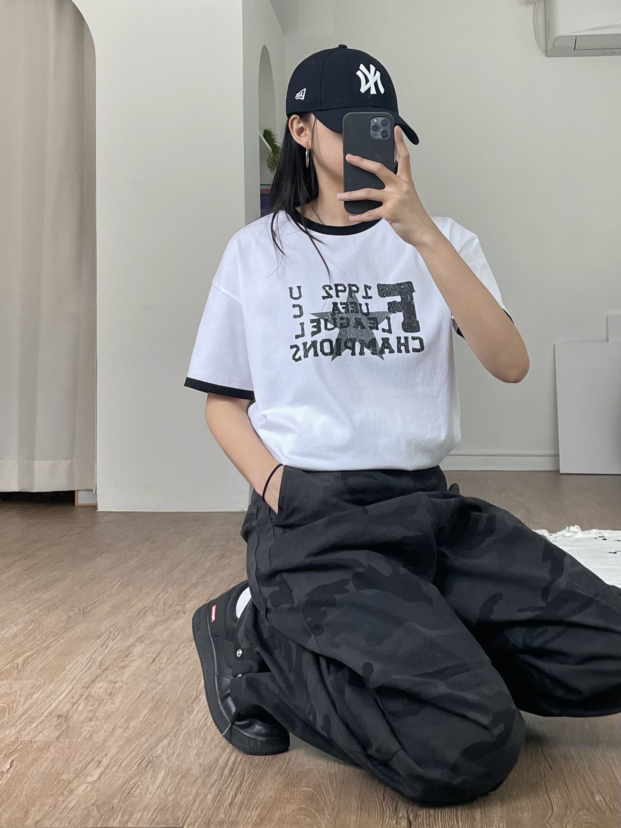 Nike x Supreme Air Force 1 Low Black 착용 스타일 - 4
