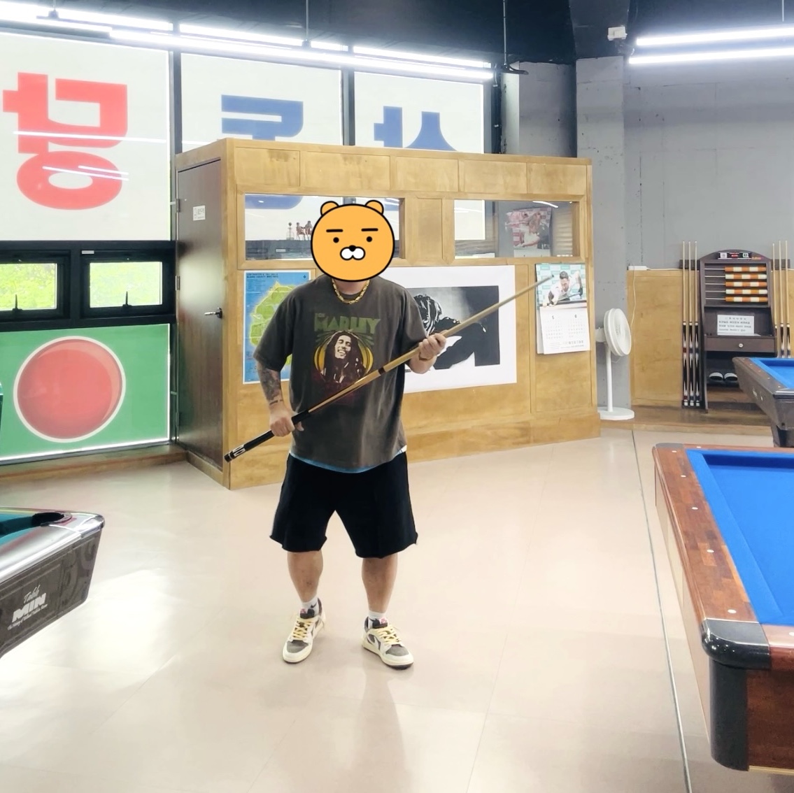 Jordan 1 x Travis Scott Retro Low OG SP Sail and Ridgerock 착용 스타일