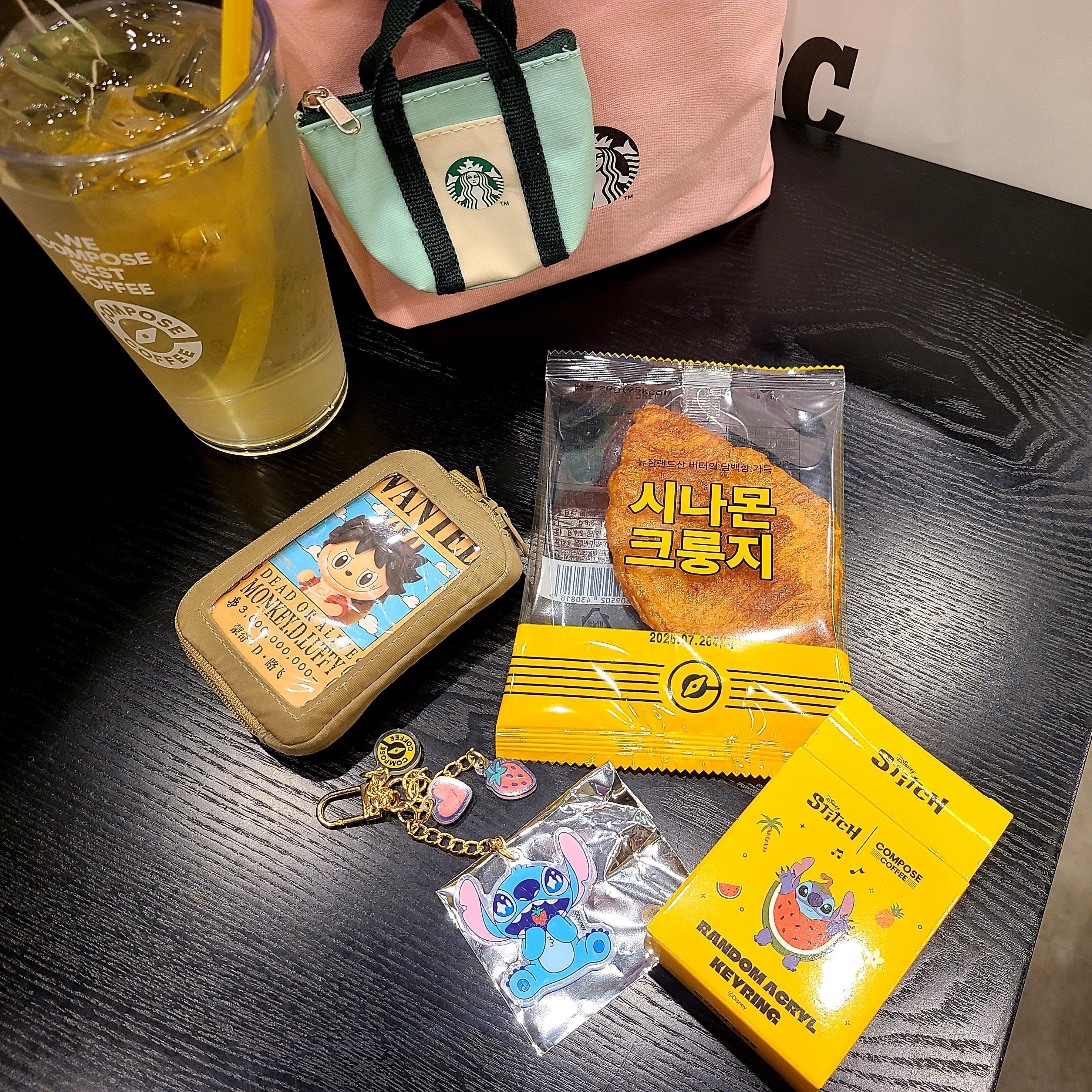 Starbucks Mini Bag Pouch Keyring, Human Made Military Card Case Beige 착용 스타일 - 3