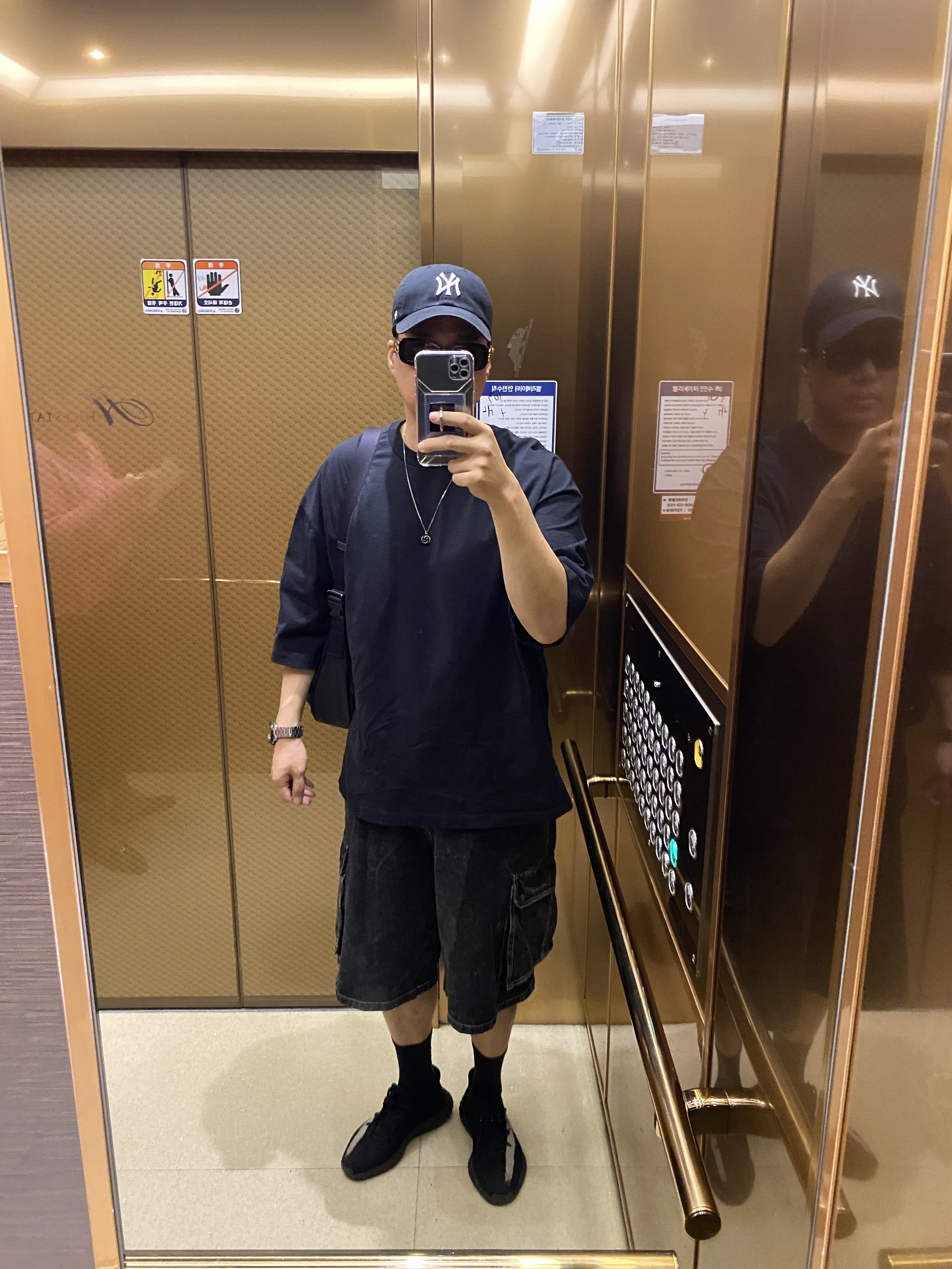 47 Brand New York Yankees BW Clean Up Black, Adidas Yeezy Boost 350 V2 Core Black White 2022 착용 스타일