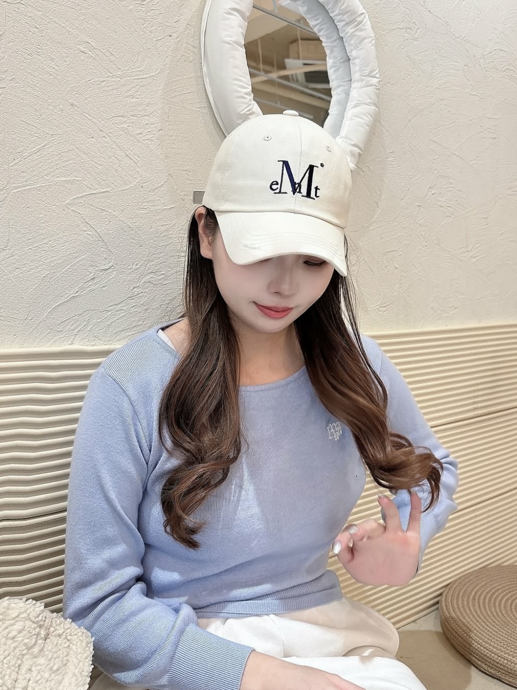 MUCENT Signature Ballcap Cream 착용 스타일 - 1