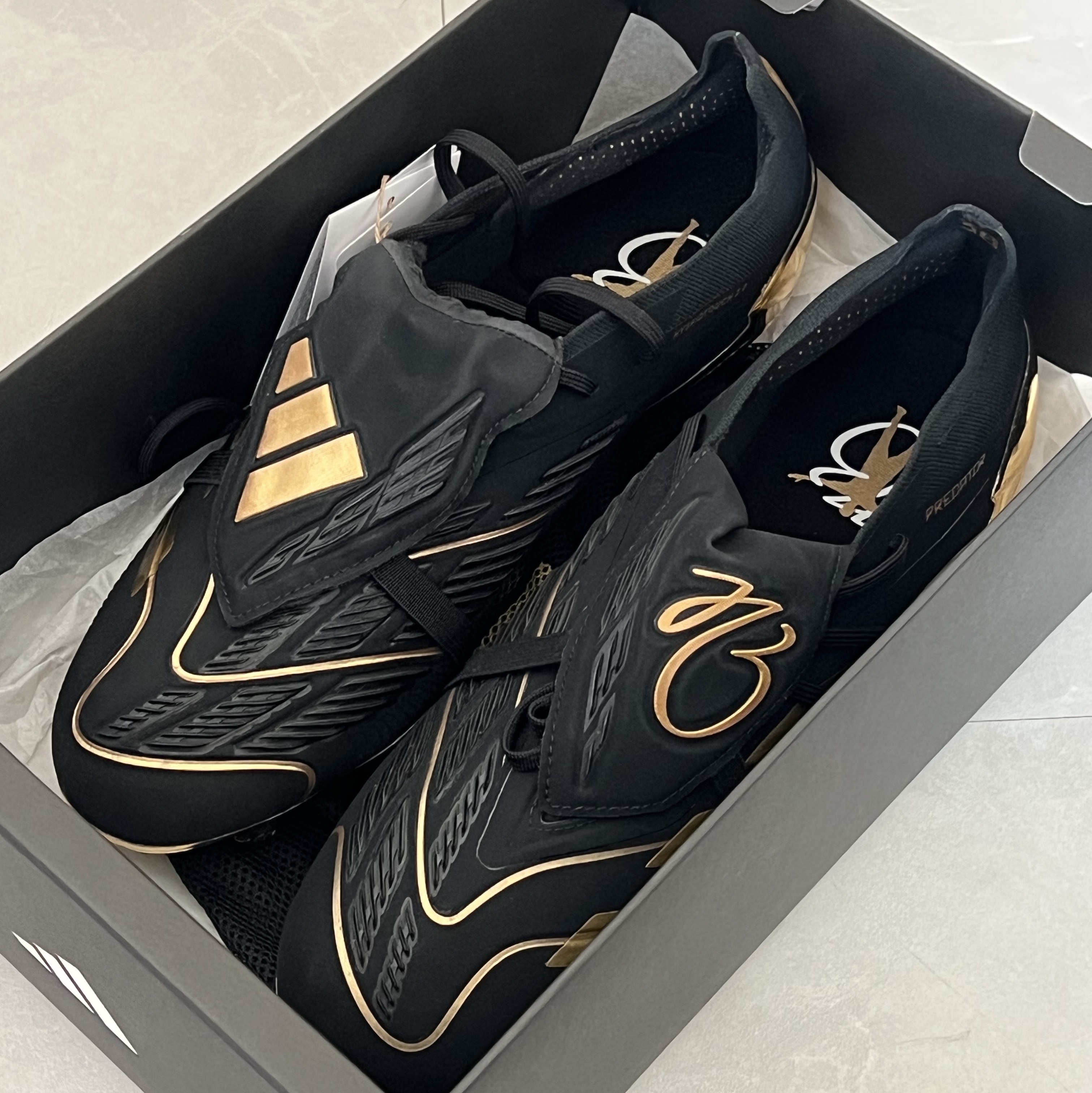 Adidas Predator Elite Bellingham FG Core Black Gold Metallic 착용 스타일
