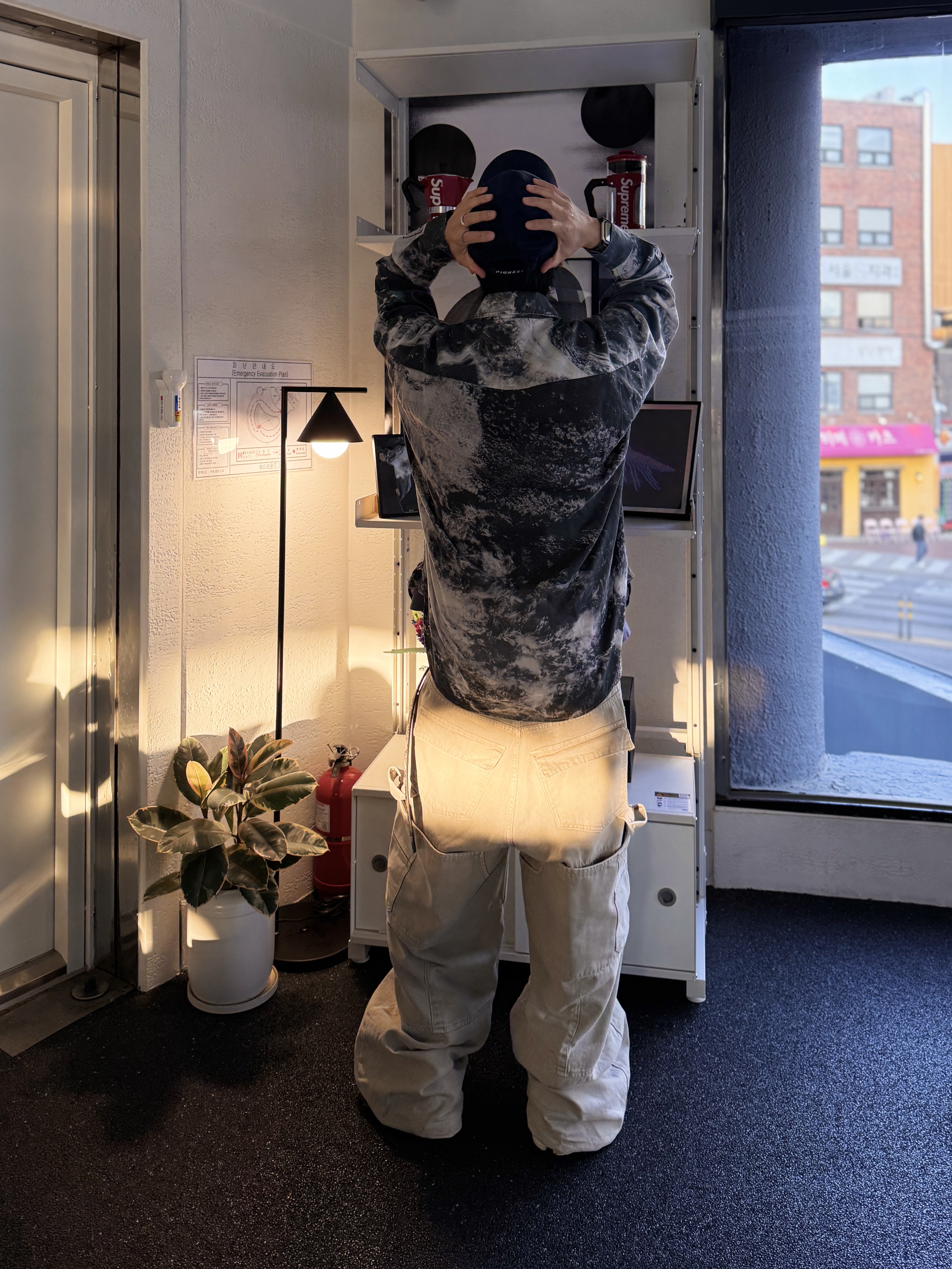 Gentle Monster x Maison Margiela MM113 Black Clear, On Running x Post Archive Faction (Paf) Cloudmonster 2 Seedling White 착용 스타일 - 8