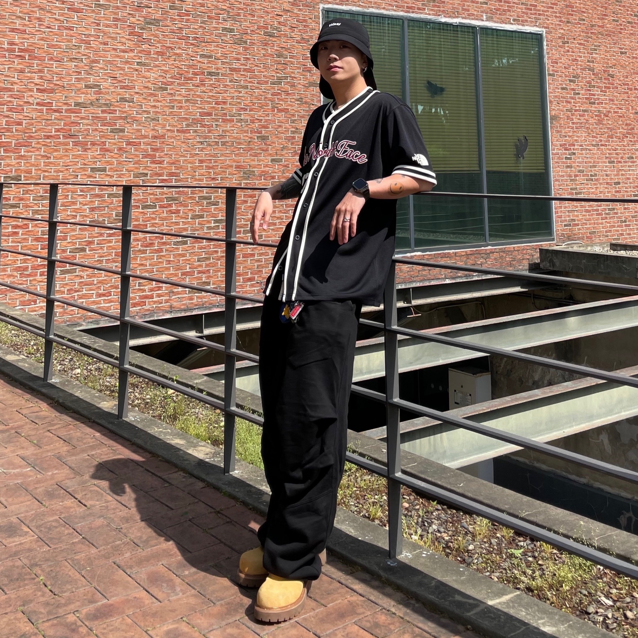 The North Face TNF Crew S/S Jersey Top Black - 25SS 착용 스타일 - 1