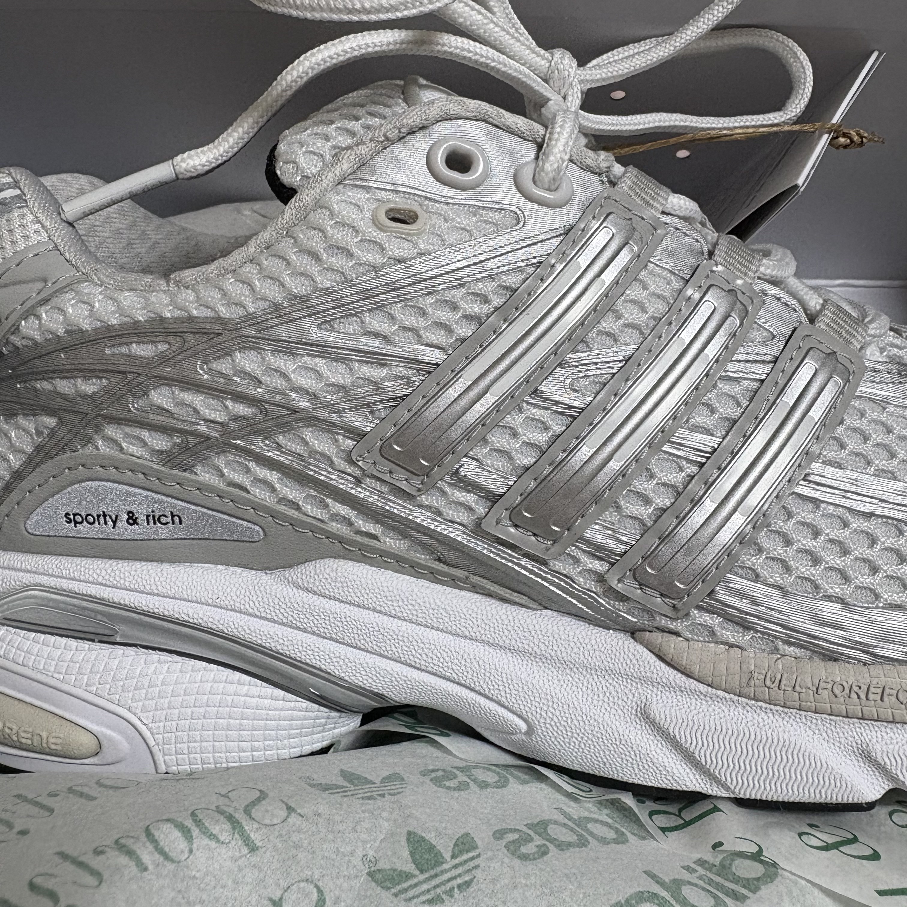 Adidas x Sporty & Rich Adistar Cushion Grey 착용 스타일 - 1