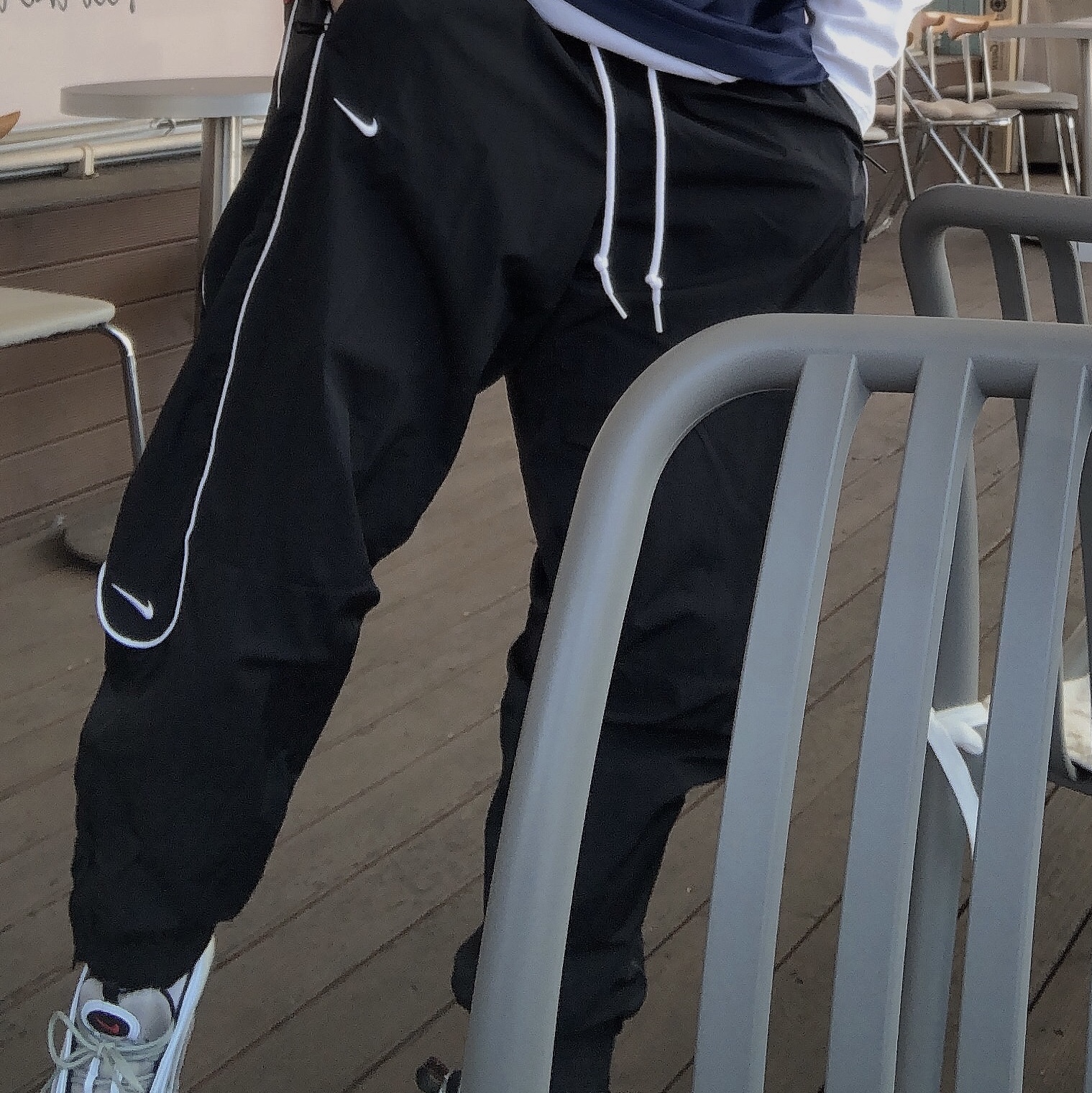 Nike Solo Swoosh Track Pants Black - Asia, Nike Paris Saint-Germain 2023/24 Dri-Fit Stadium Home Jersey Midnight Navy (Non Marking Ver.) 착용 스타일 - 1