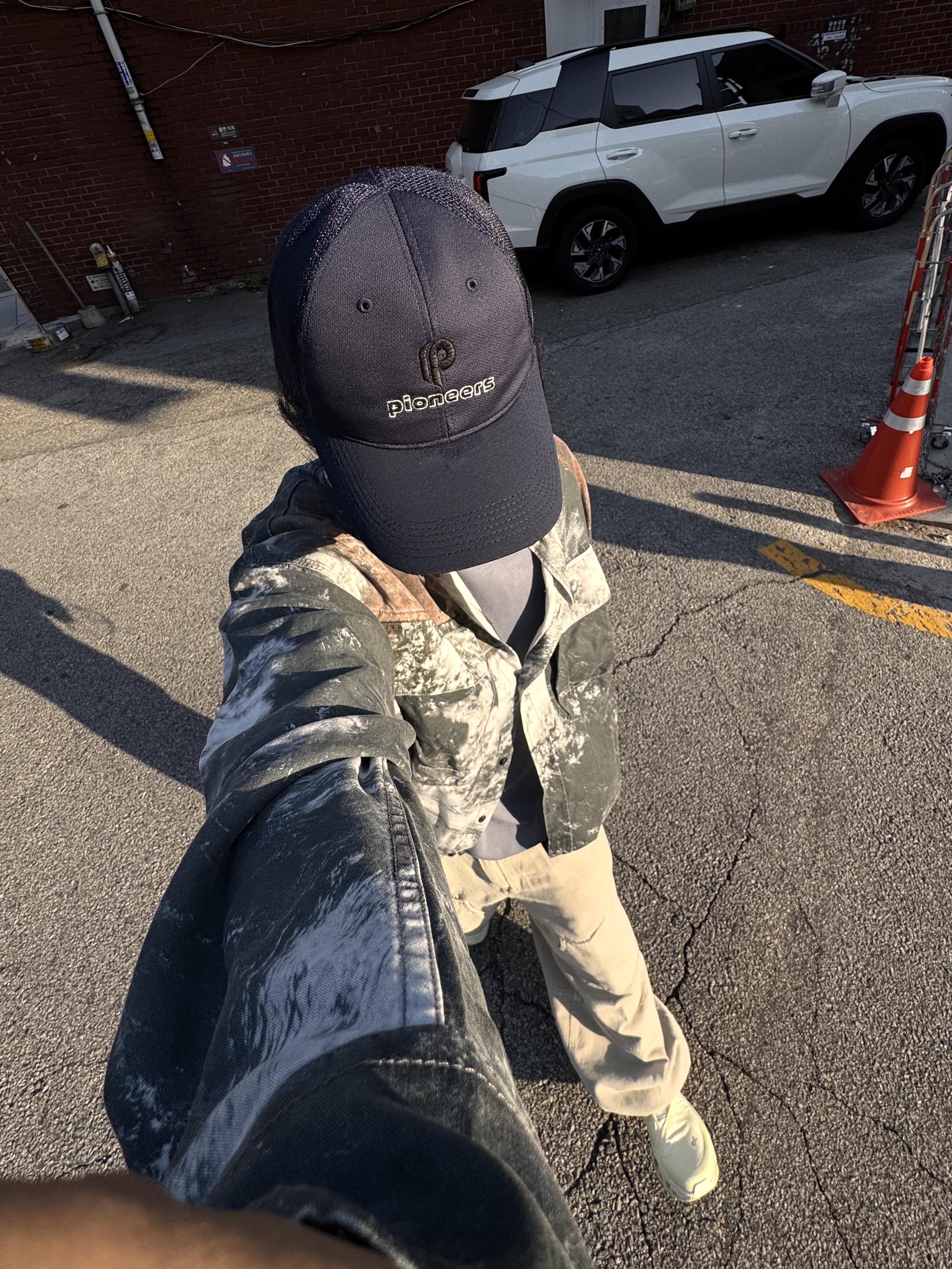 Gentle Monster x Maison Margiela MM113 Black Clear, On Running x Post Archive Faction (Paf) Cloudmonster 2 Seedling White 착용 스타일 - 5