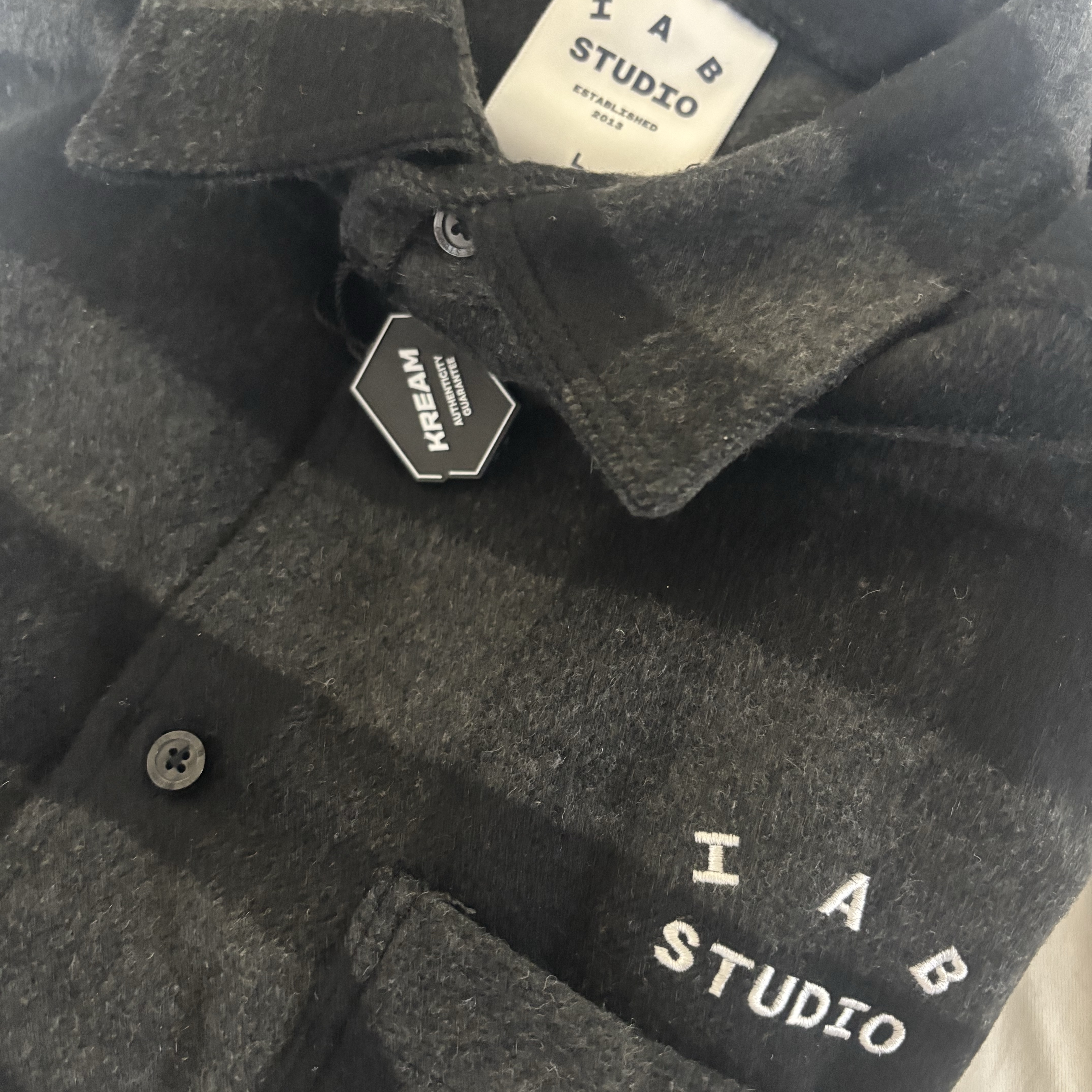 IAB Studio Gingham Check Shirt Black White 착용 스타일