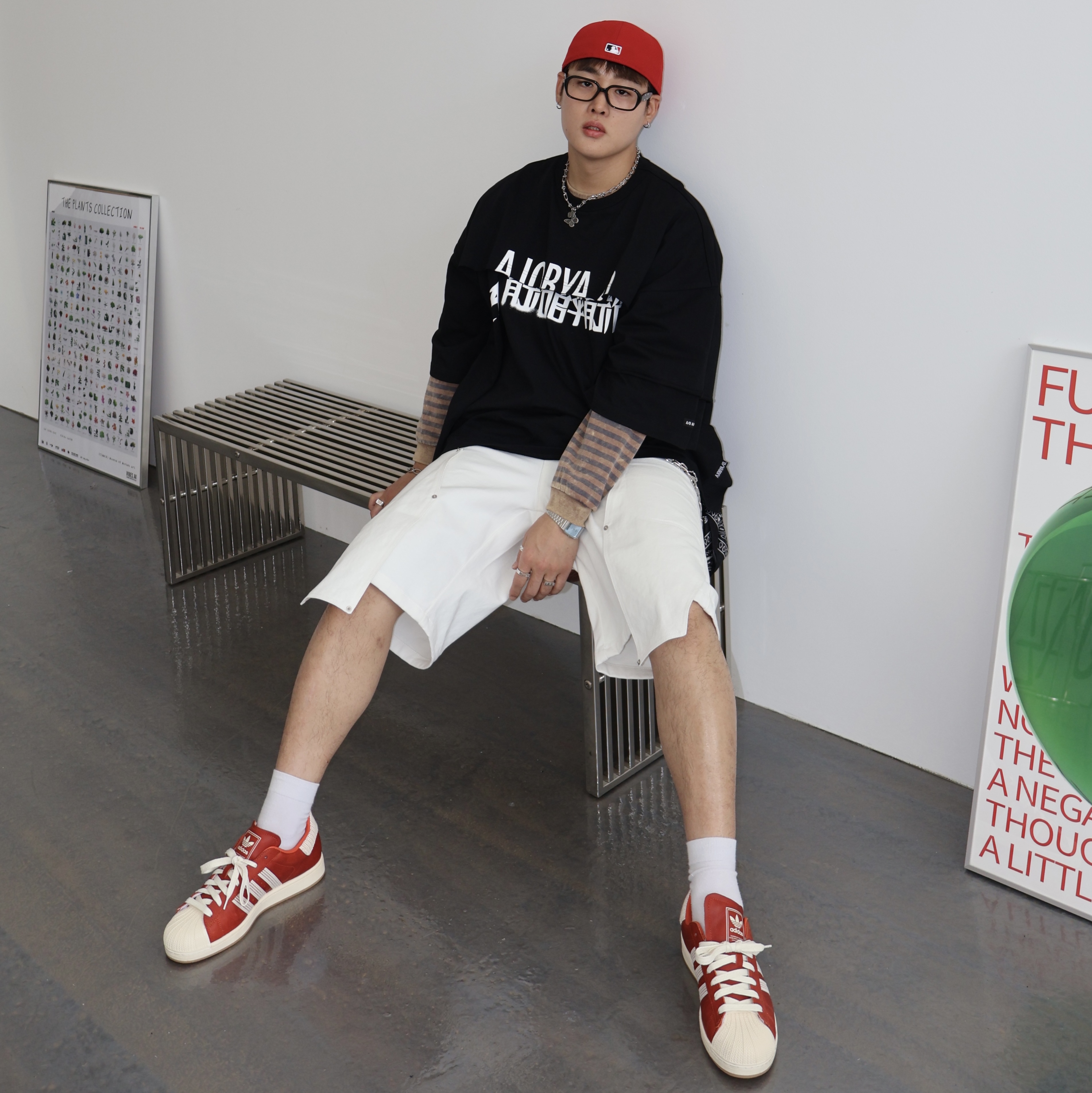Gentle Monster x Maison Margiela MM212 Black Clear, AJOBYAJO Double Knee Paneled Shorts WHITE 착용 스타일 - 1