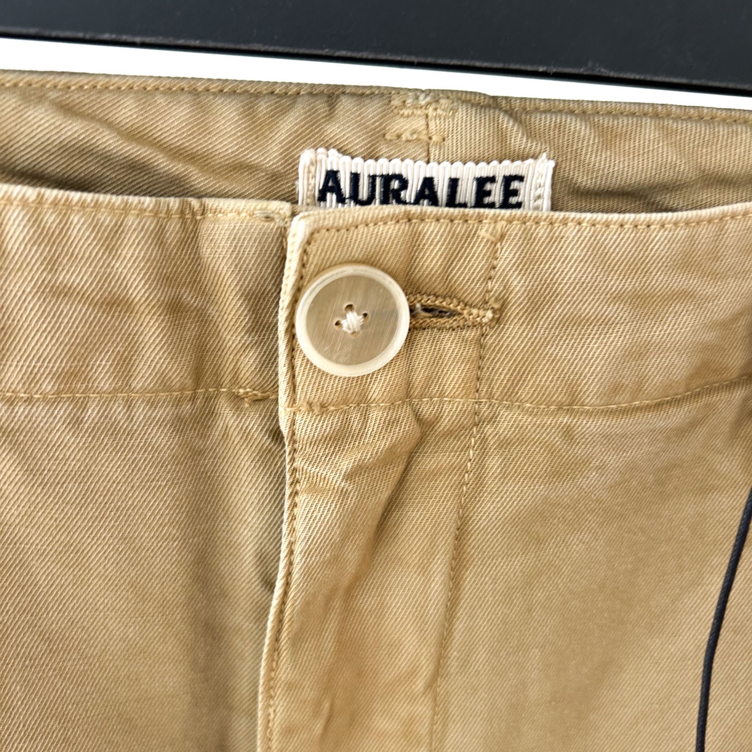 Auralee Product Dyed Finx Gabardine Pants Dyed Beige 착용 스타일 - 3