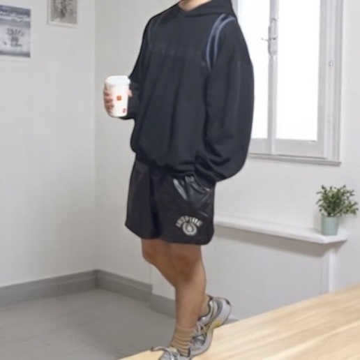 Yeezy x Gosha Rubchinskiy YZY Black Dogs Hoodie Black, Reebok Premier Road Plus VI Yellow 착용 스타일 - 3