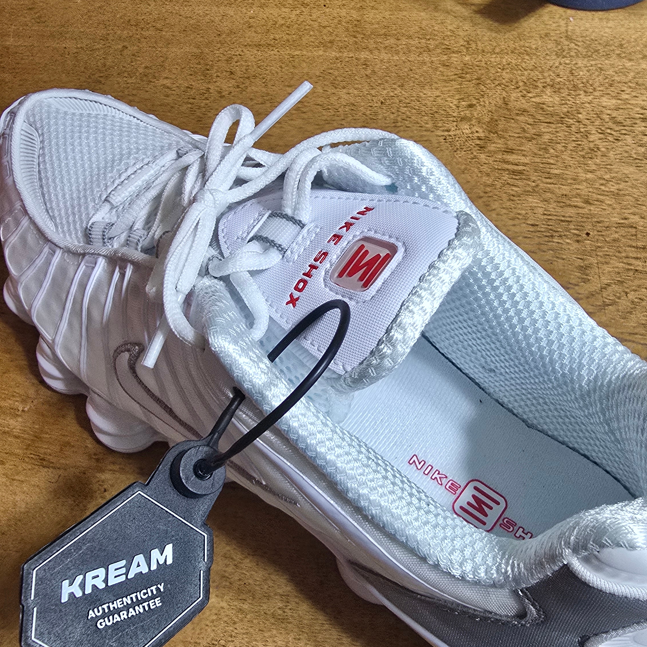 Nike Shox TL Metallic Silver 착용 스타일 - 6
