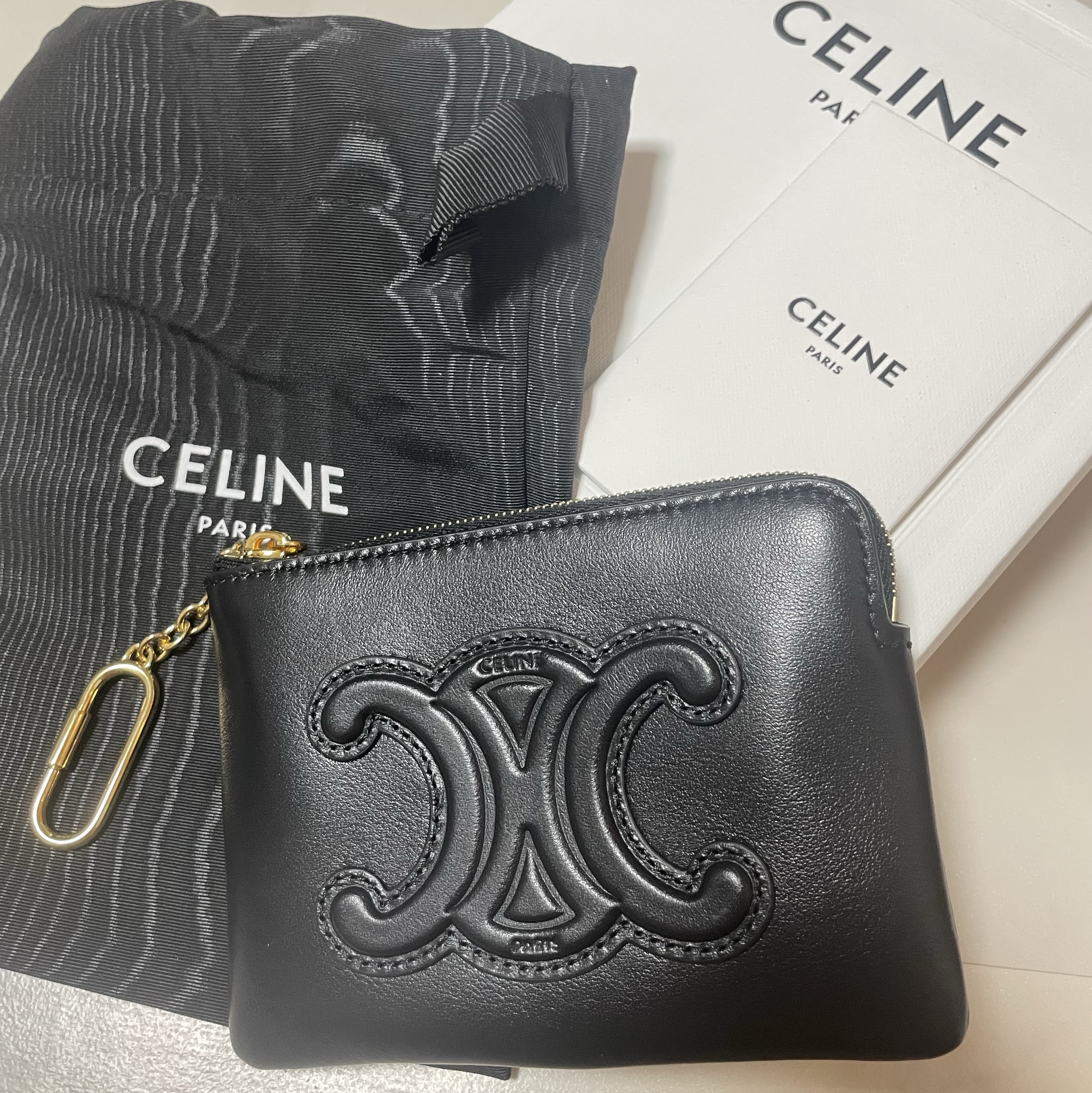 Celine Coin & Card Pouch Triomphe In Smooth Calfskin Black 착용 스타일