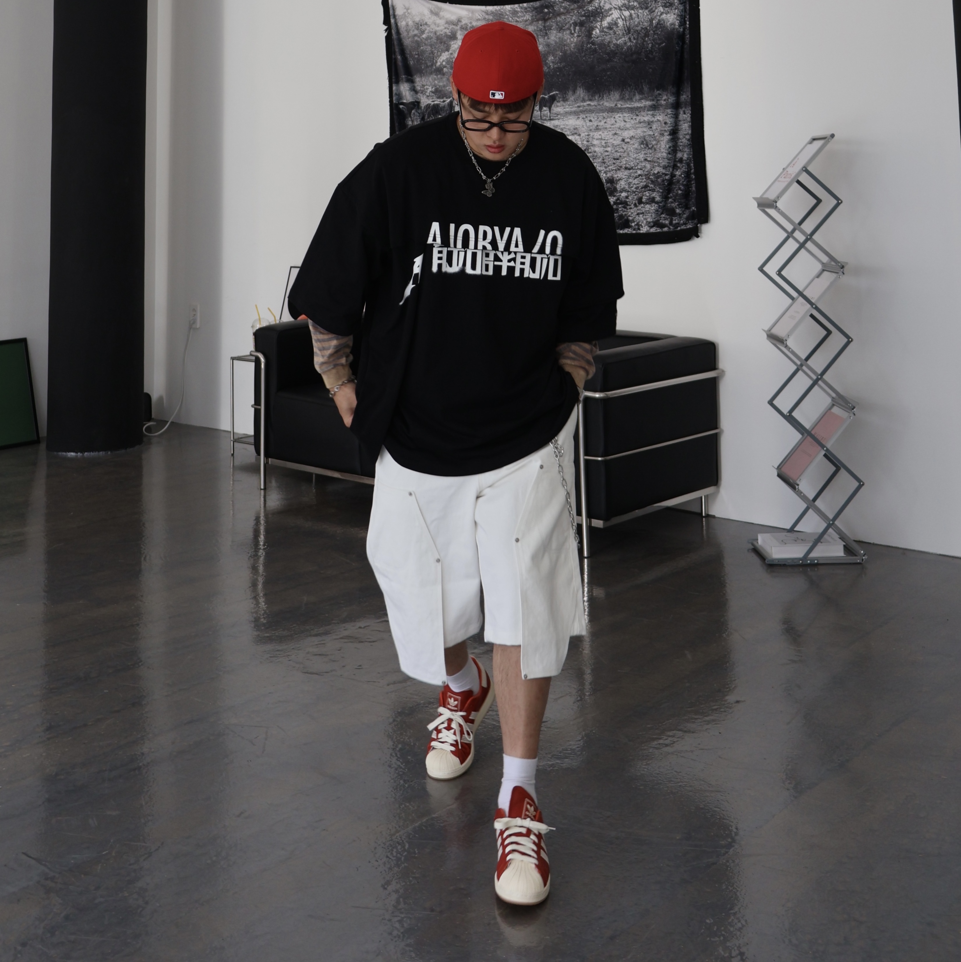 Gentle Monster x Maison Margiela MM212 Black Clear, AJOBYAJO Double Knee Paneled Shorts WHITE 착용 스타일 - 1