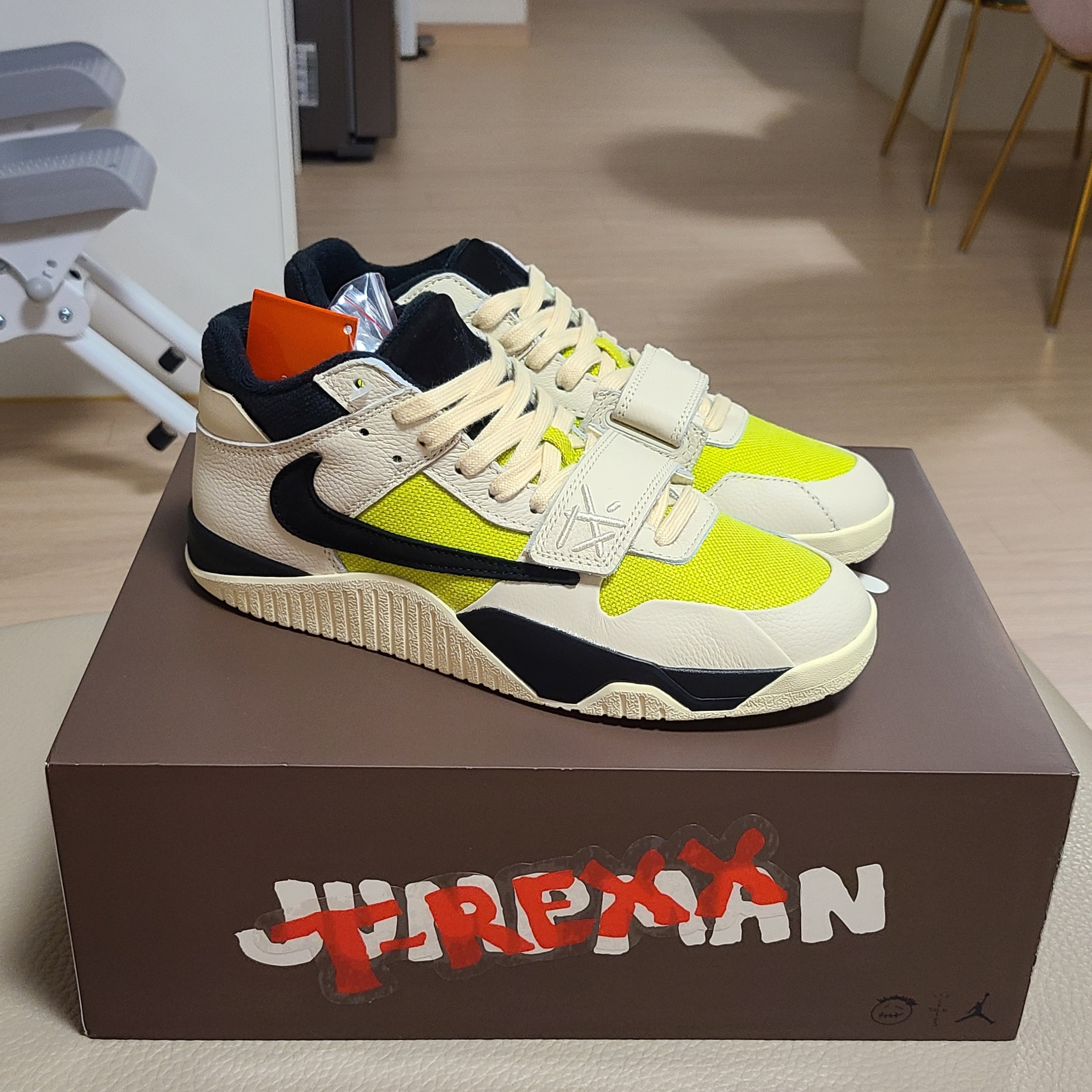 Jordan x Travis Scott Jumpman Jack TR Bright Cactus 착용 스타일 - 1