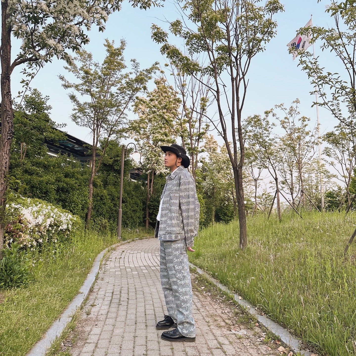 Supreme Denim Chore Trucker Jacket Stripe - 24SS, Supreme Denim Painter Pants Stripe - 24SS 착용 스타일 - 2