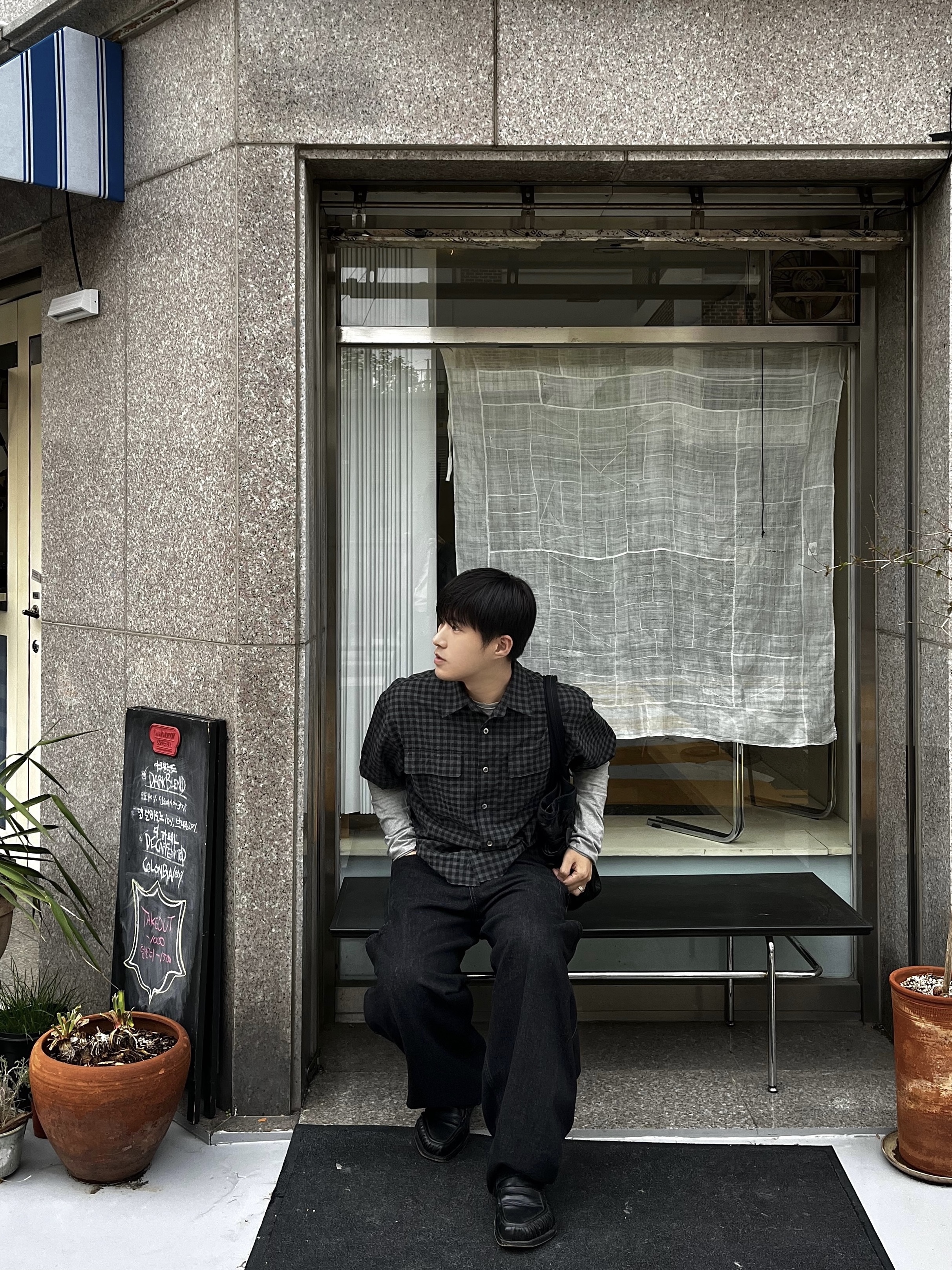 noun Side Line Cargo Denim Pants Black 착용 스타일 - 1