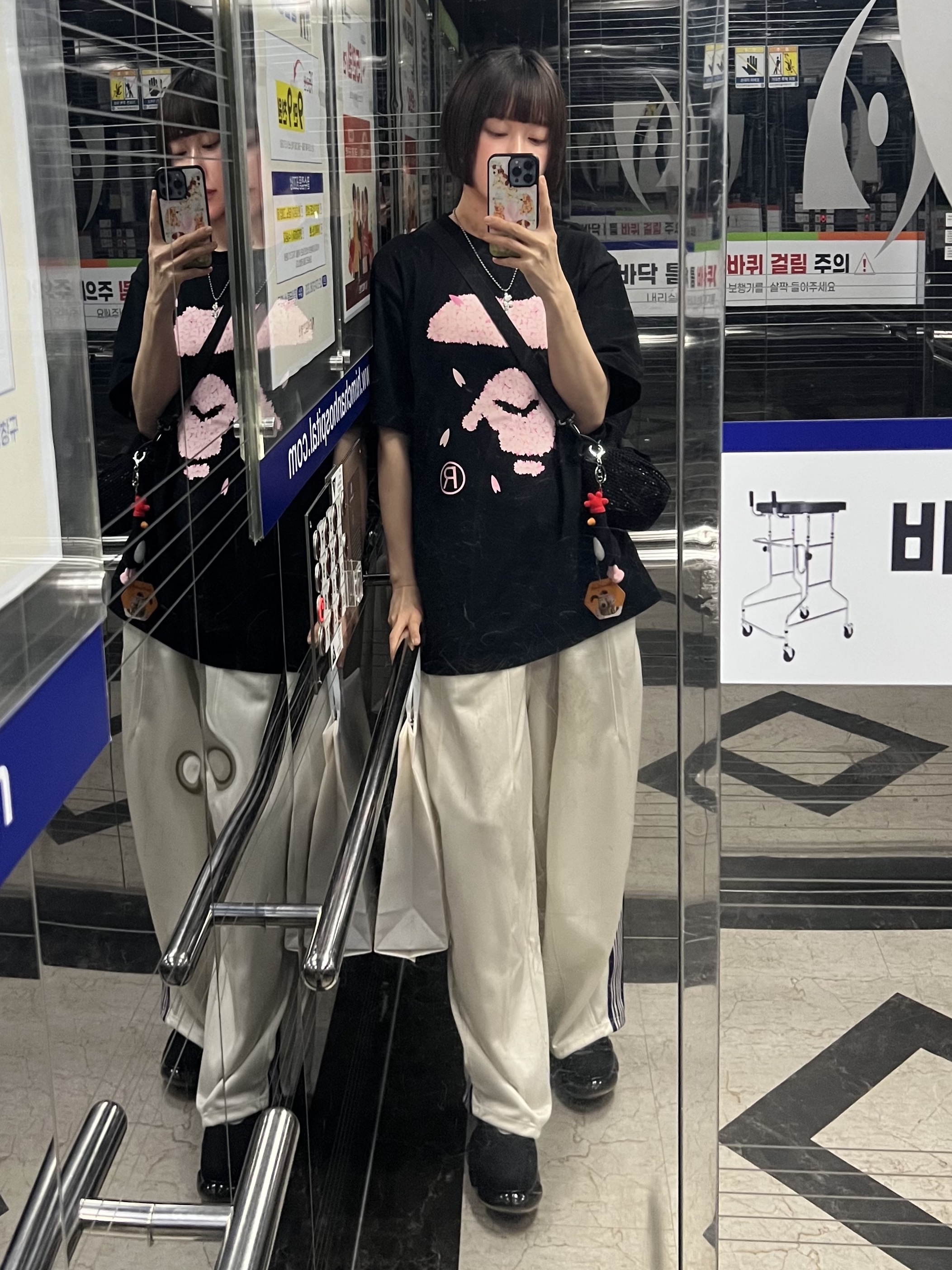 Needles H.D. Track Pants Poly Smooth White Purple, BAPE Sakura Ape Face T-Shirt Black 착용 스타일