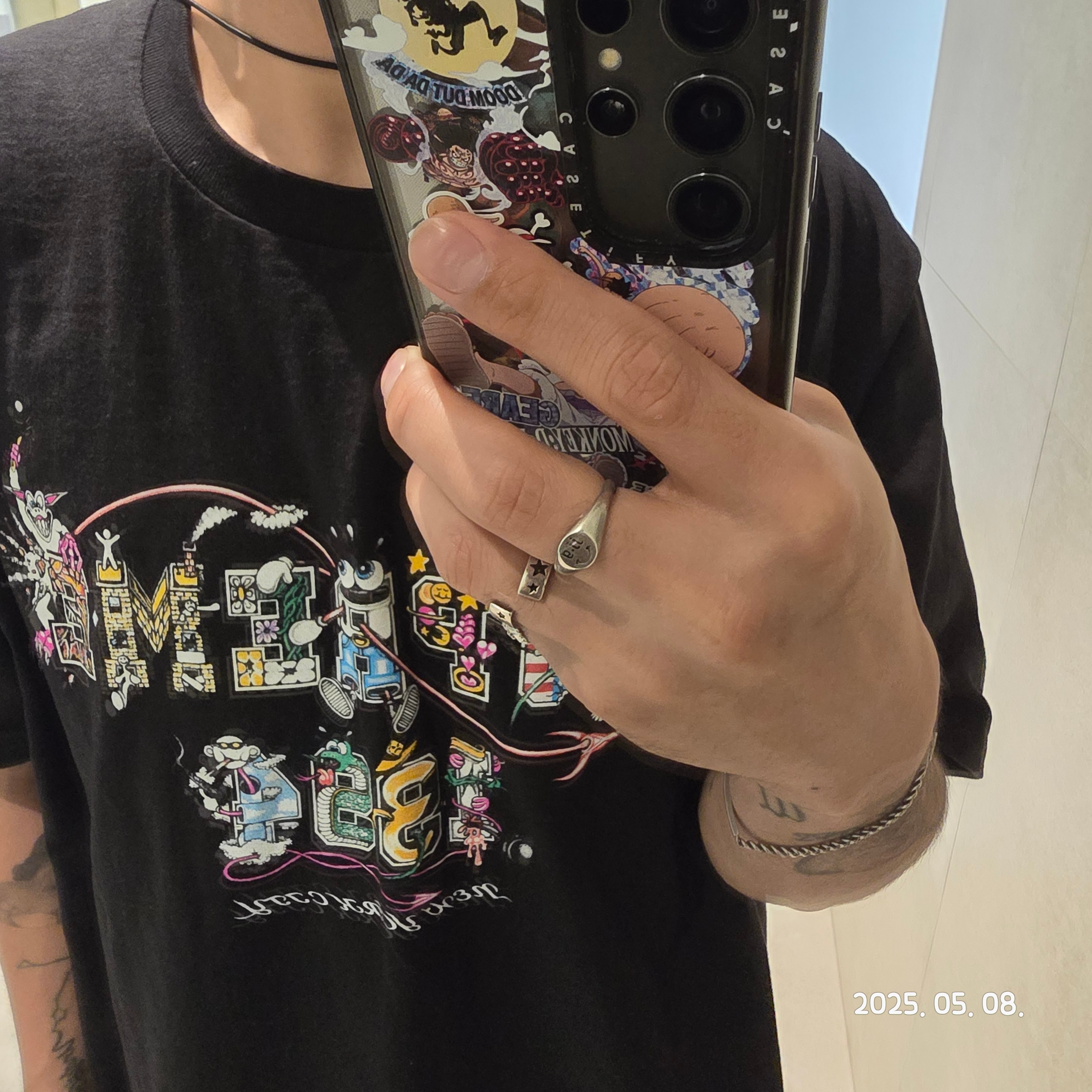 Supreme Varsity T-Shirt Black - 24SS, Adidas x Sean Wotherspoon Superstar Superearth Black 착용 스타일 - 2