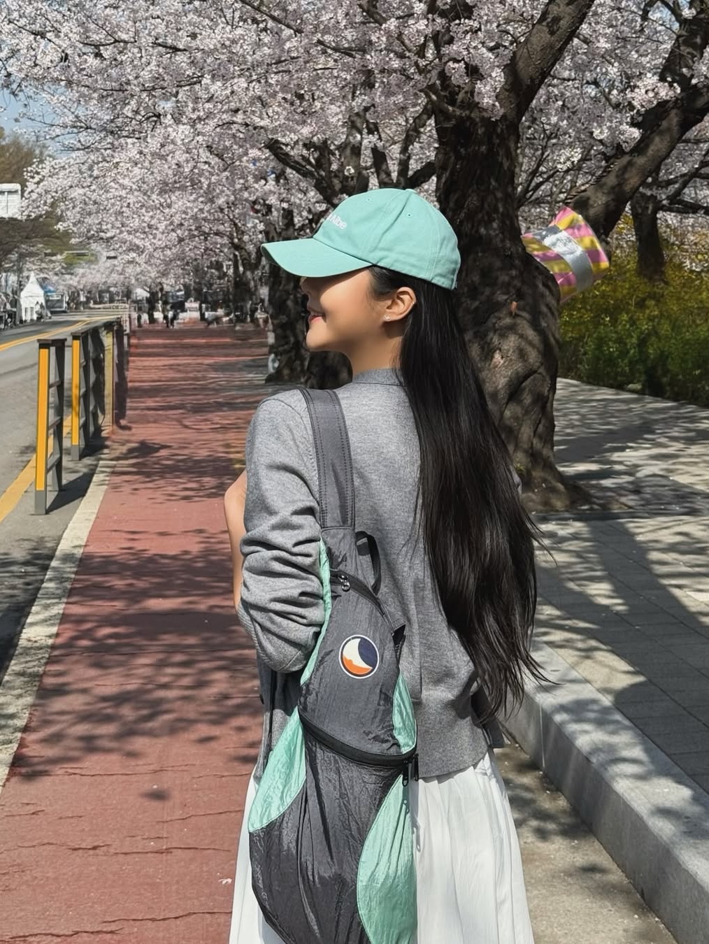 Ticket To The Moon Mini Backpack 15L Dark Grey Mint 착용 스타일