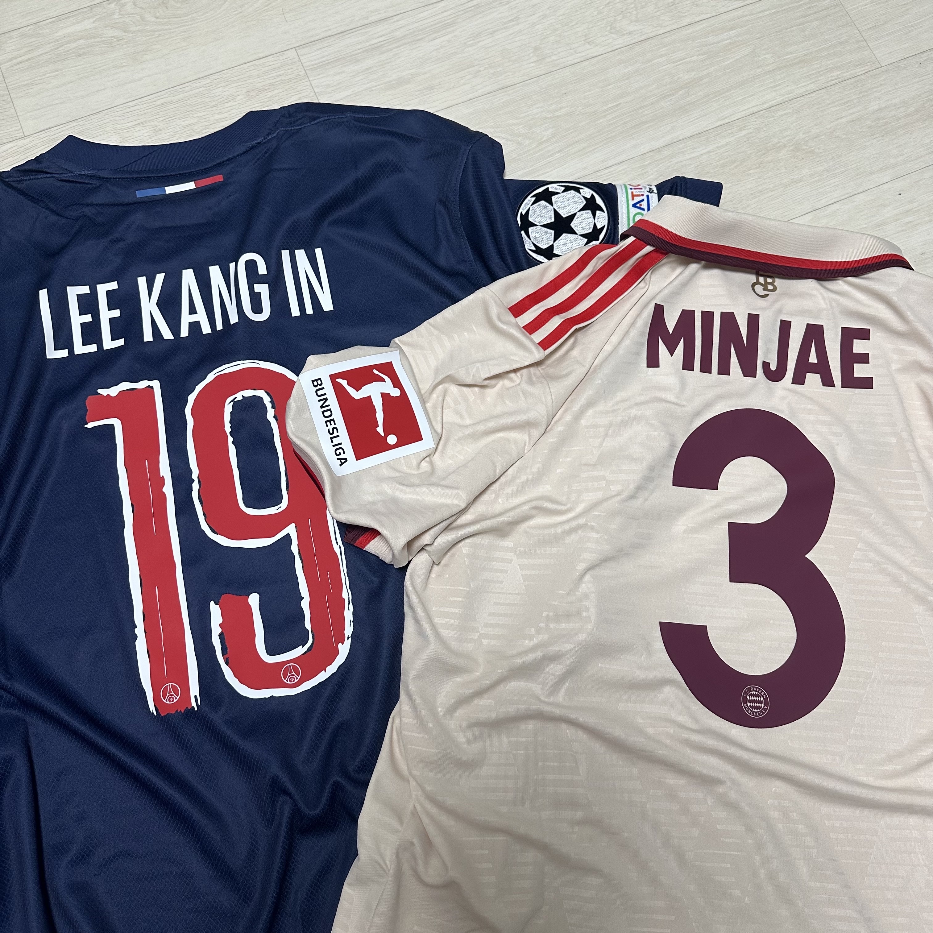 Adidas Bayern Munchen 2024/25 3rd Jersey Linen - KR Sizing (Non Marking Ver.), Nike Paris Saint-Germain 2024/25 Dri-Fit Stadium Home Replica Jersey Midnight Navy (Non Marking Ver.) 착용 스타일