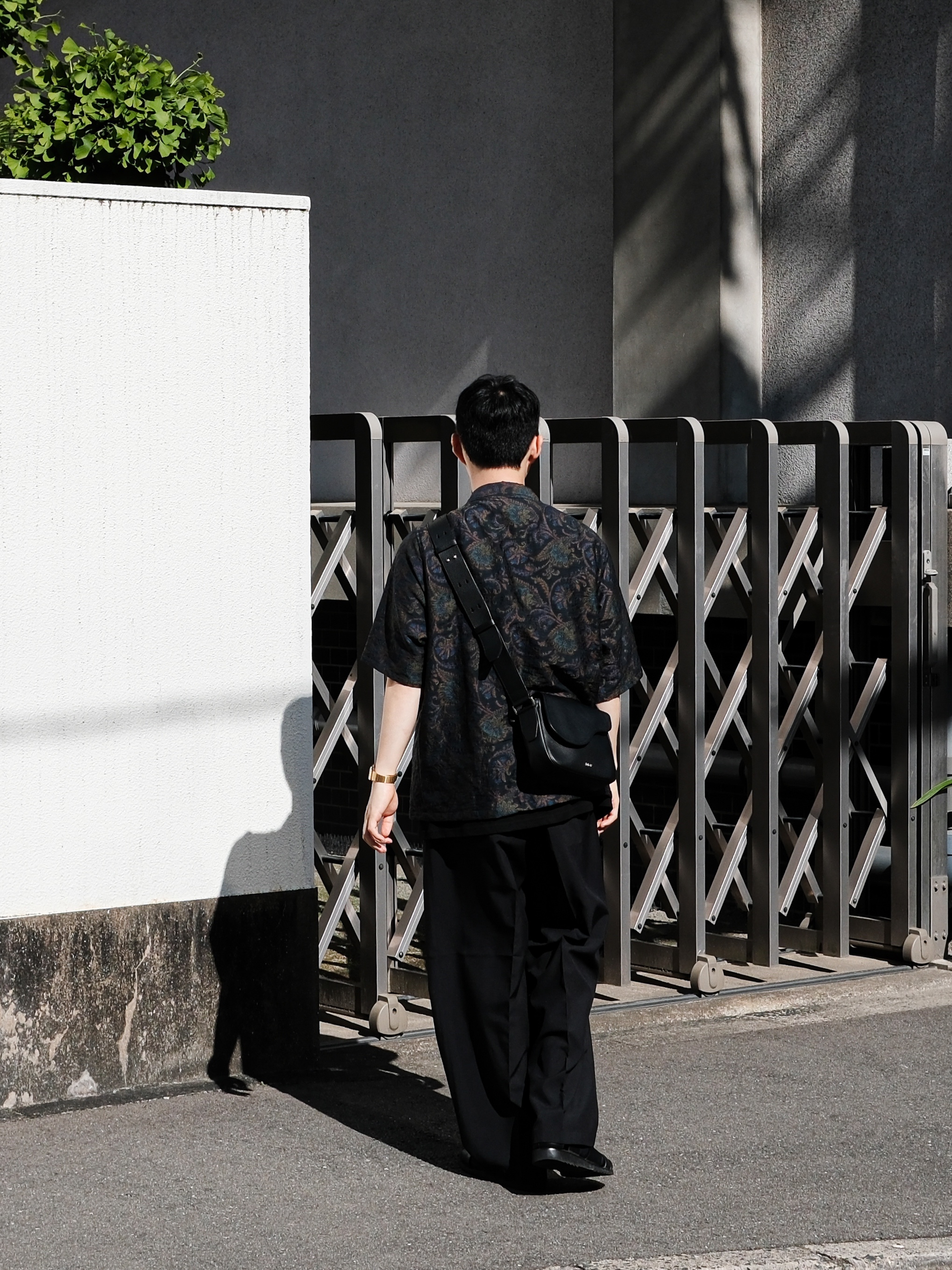 Dior Mini Saddle Messenger Bag Grained Calfskin Black, Paraboot Pacific Lisse Black 착용 스타일 - 9