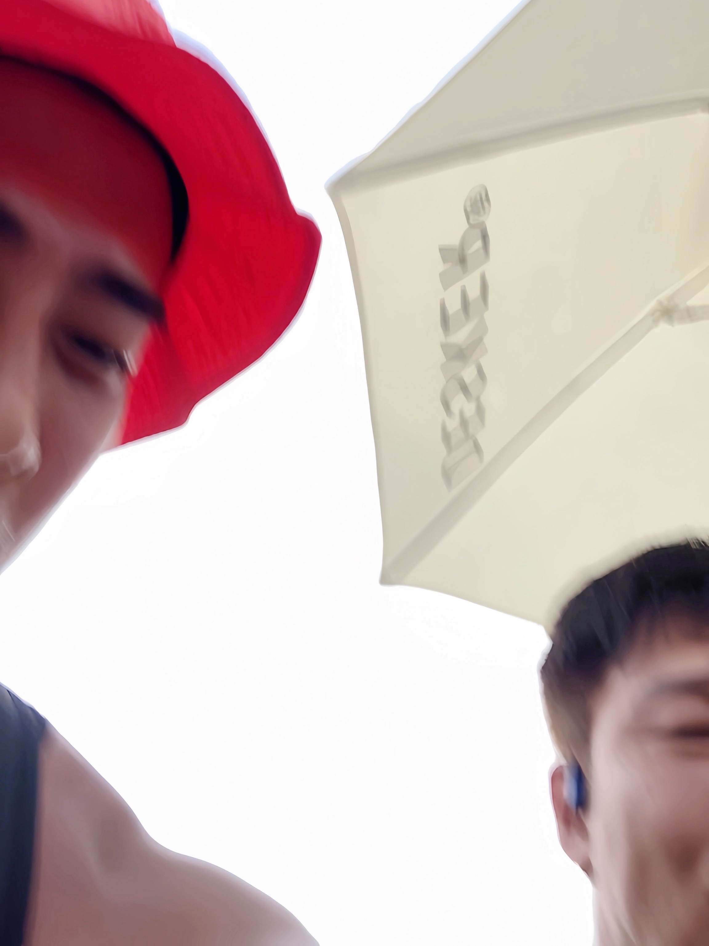 Nike x Stussy Bucket Hat Habanero Red, Nike x Drake Nocta Basketball Lightweight Jersey Black (DV3650-010) 착용 스타일 - 5