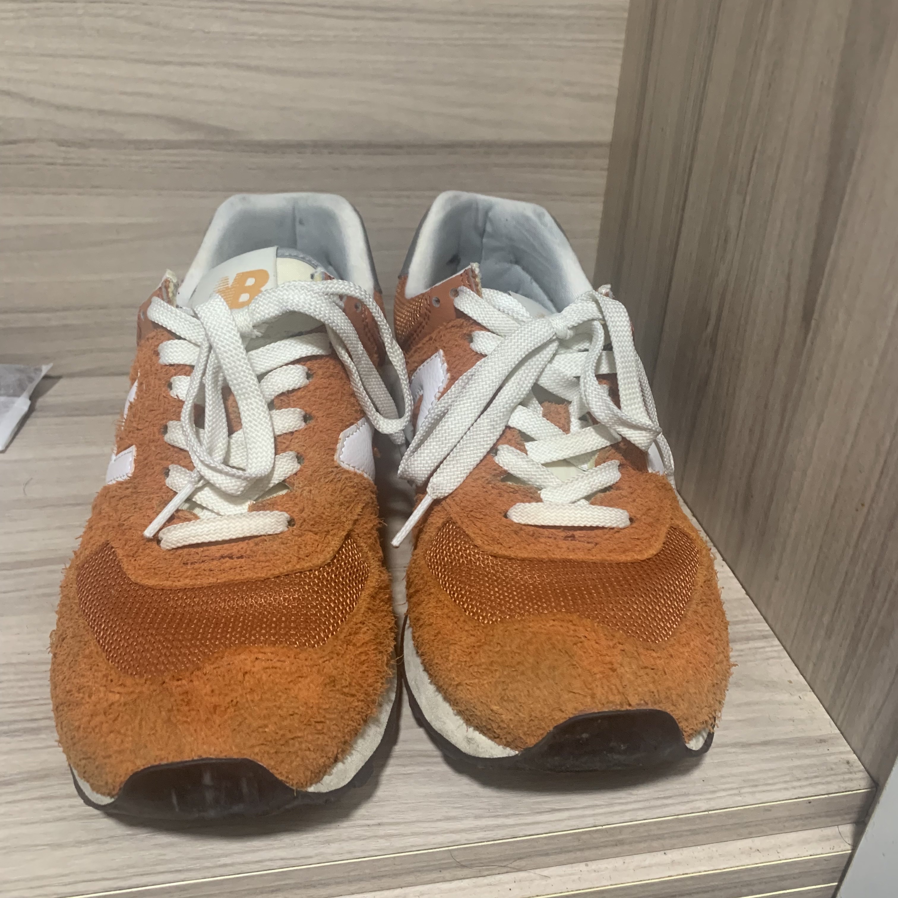 New Balance 574 Heritage Orange Burst White 착용 스타일