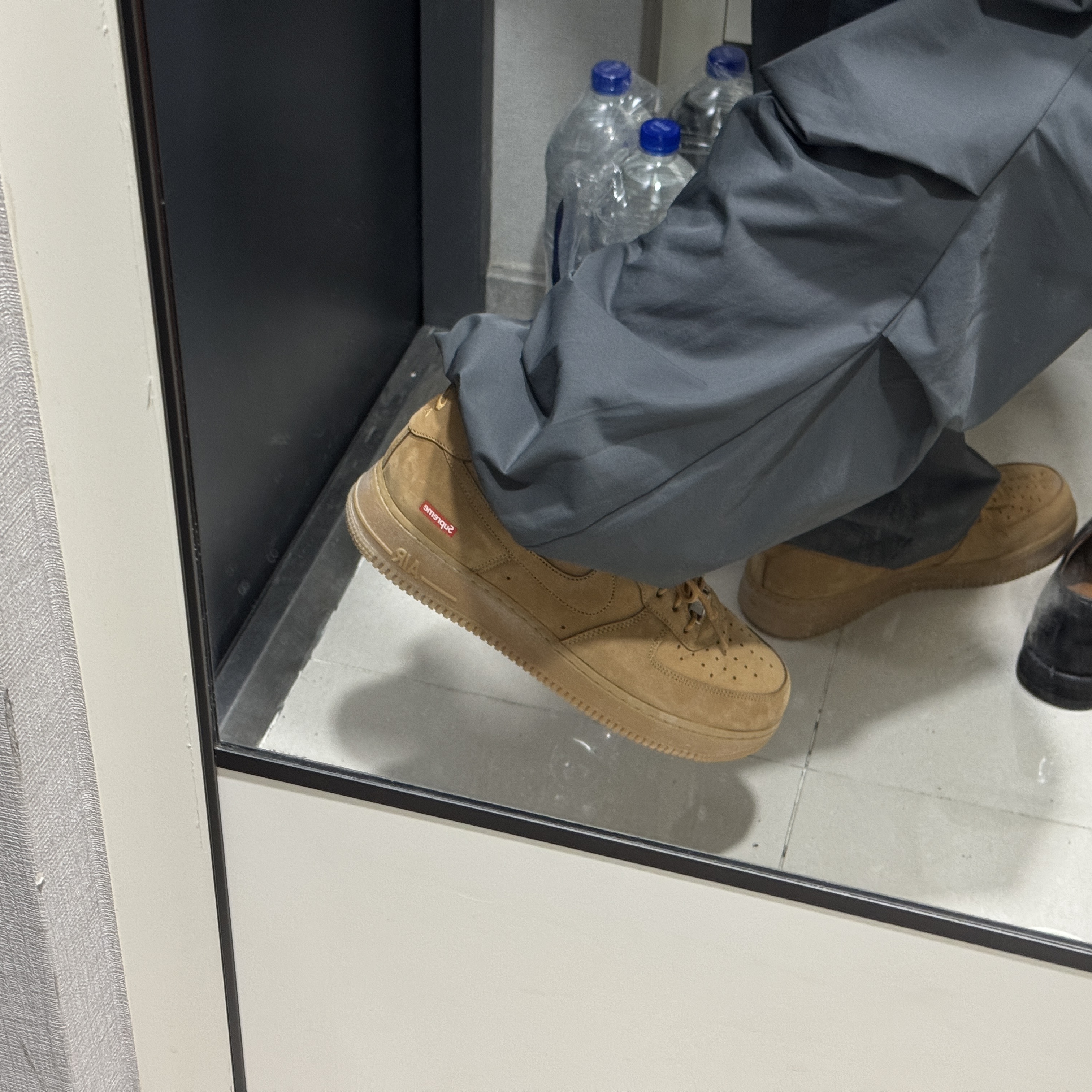 Nike x Supreme Air Force 1 Low Flax 착용 스타일