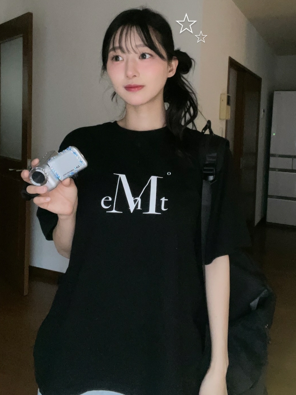 MUCENT Main Symbol Signature Logo Half T Black 착용 스타일 - 4