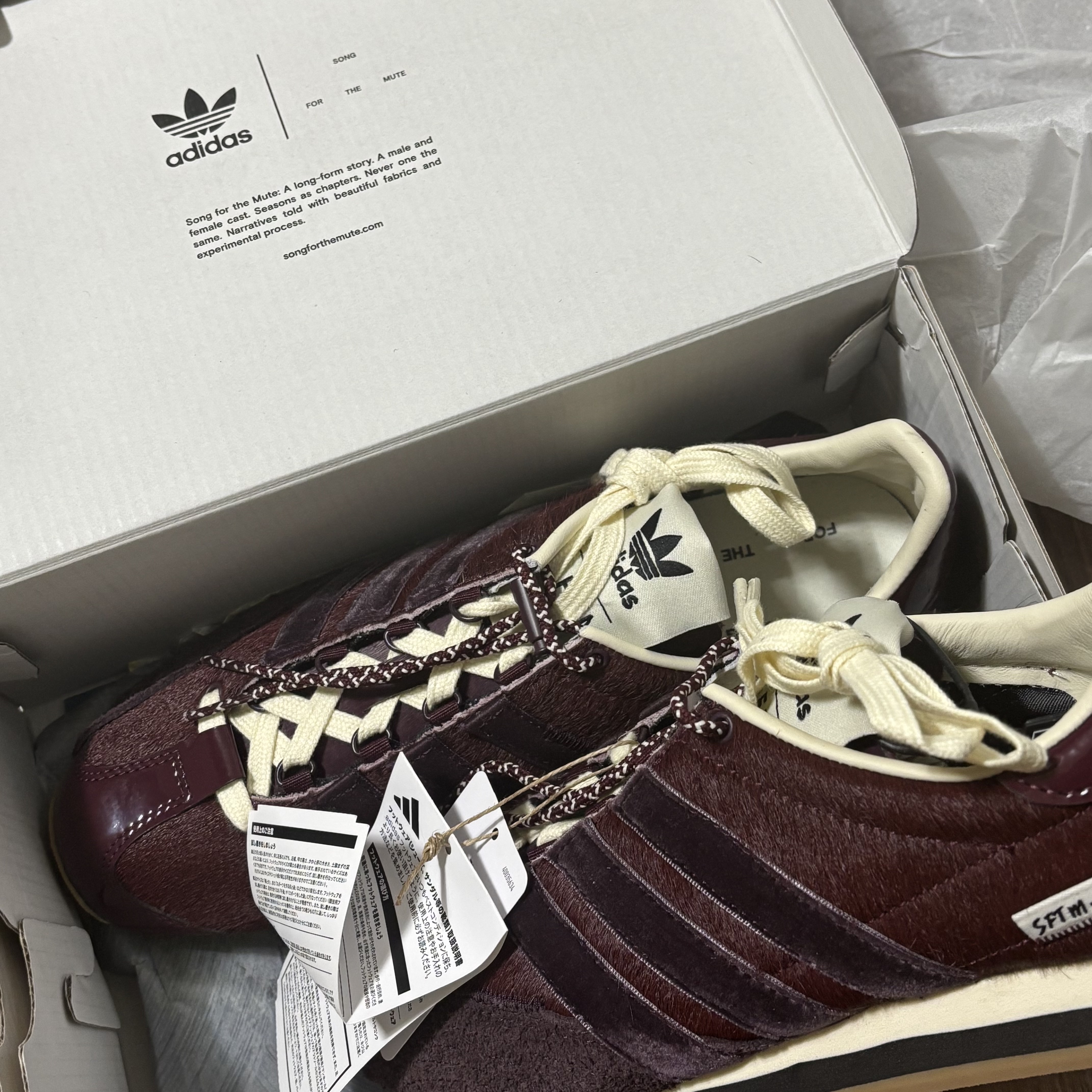 Adidas x Song for the Mute Country OG Maroon Core Black 착용 스타일 - 1