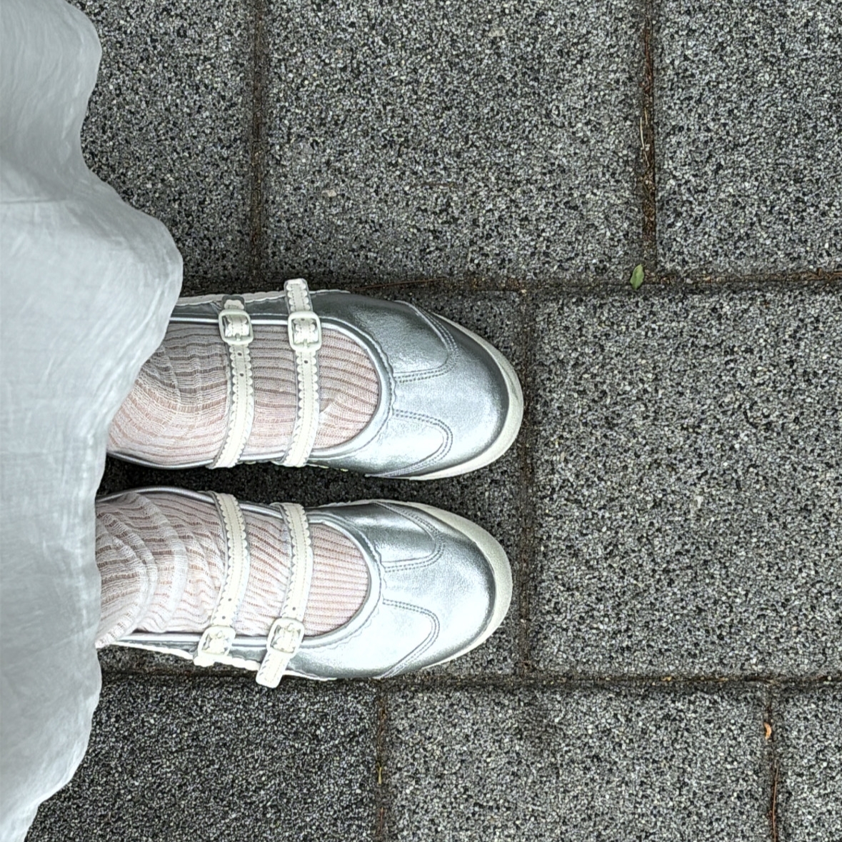 (W) Onitsuka Tiger Mexico 66 TGRS Silver Cream 착용 스타일