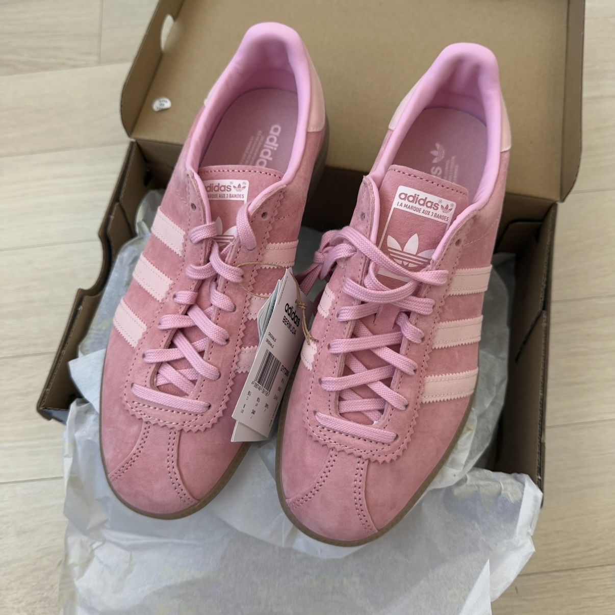 Adidas Bermuda Glow Pink 착용 스타일 - 1