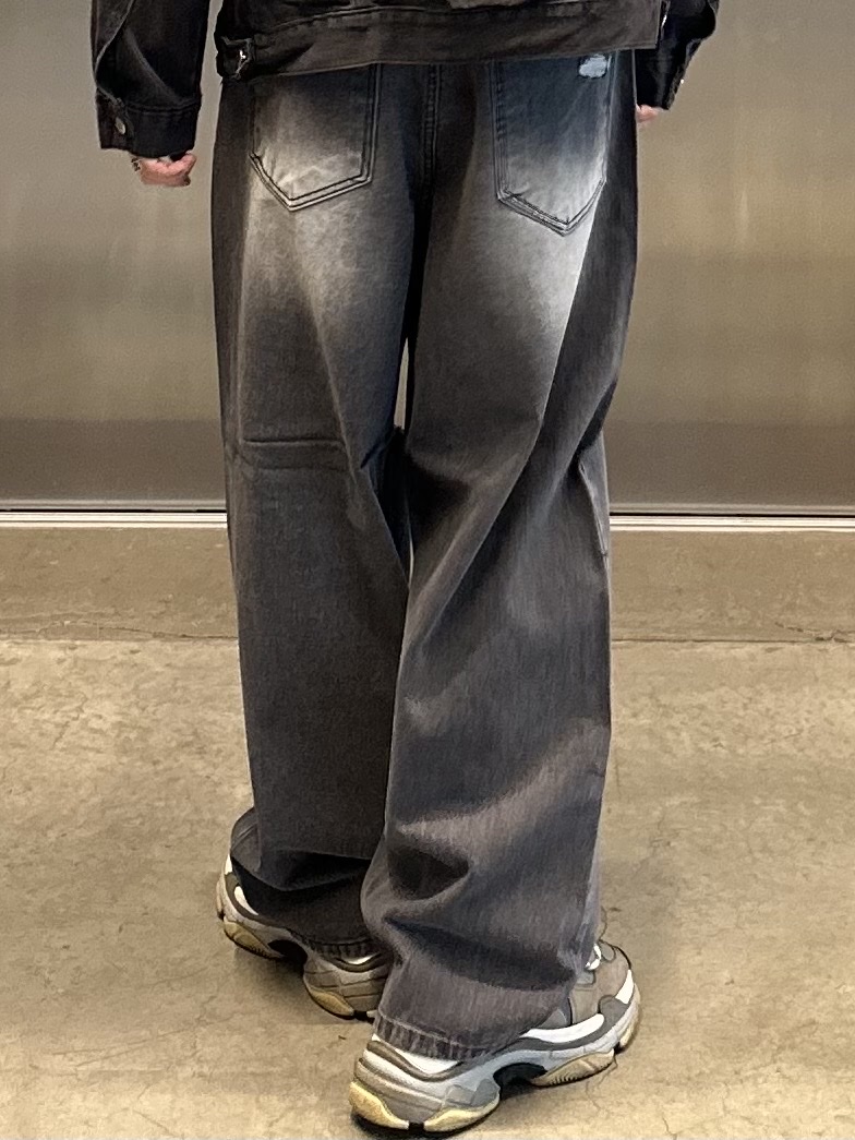 Balenciaga Triple S Grey 2018 착용 스타일 - 4