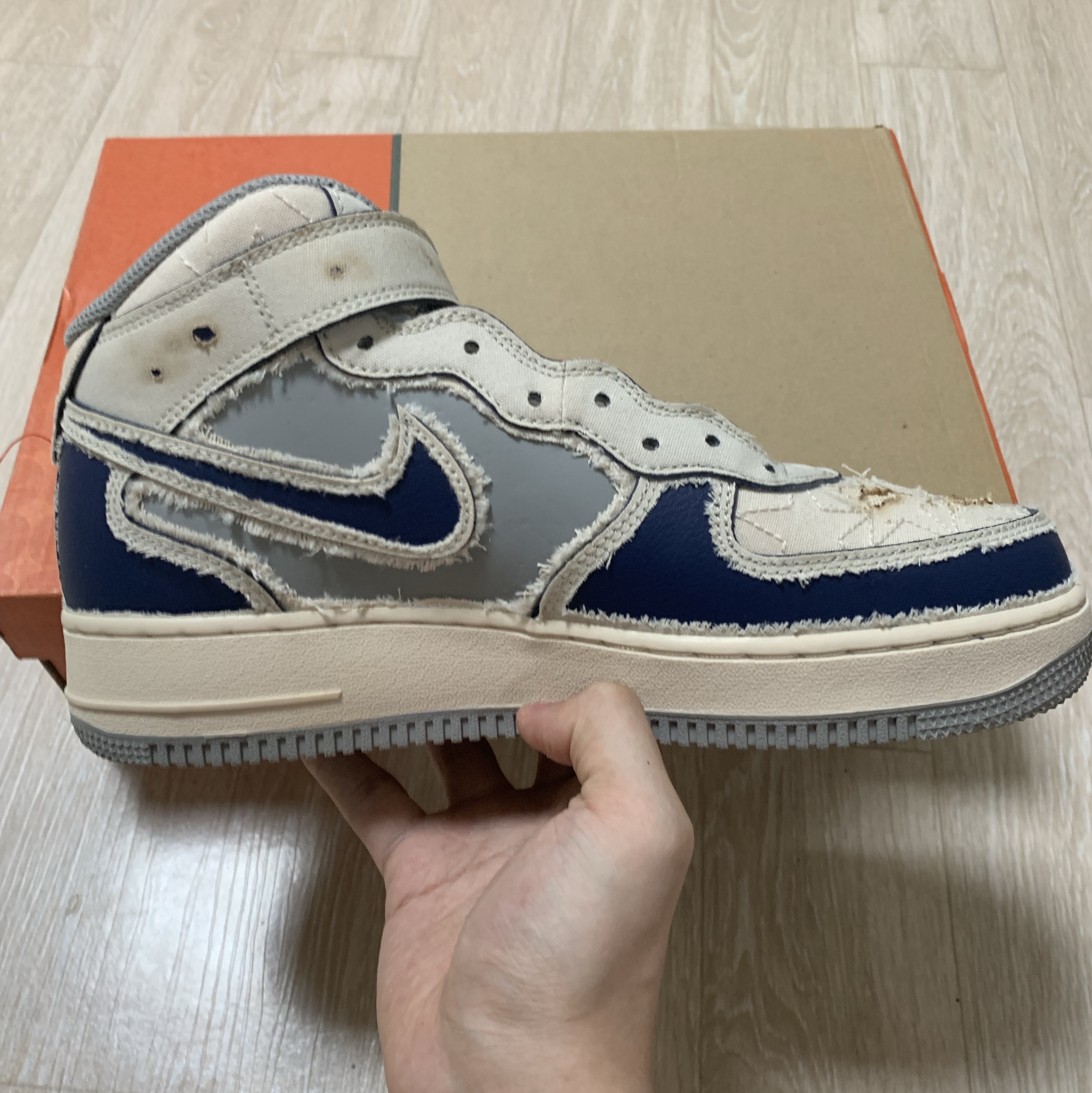 Nike Air Force 1 Mid '07 Pearl White 착용 스타일 - 3