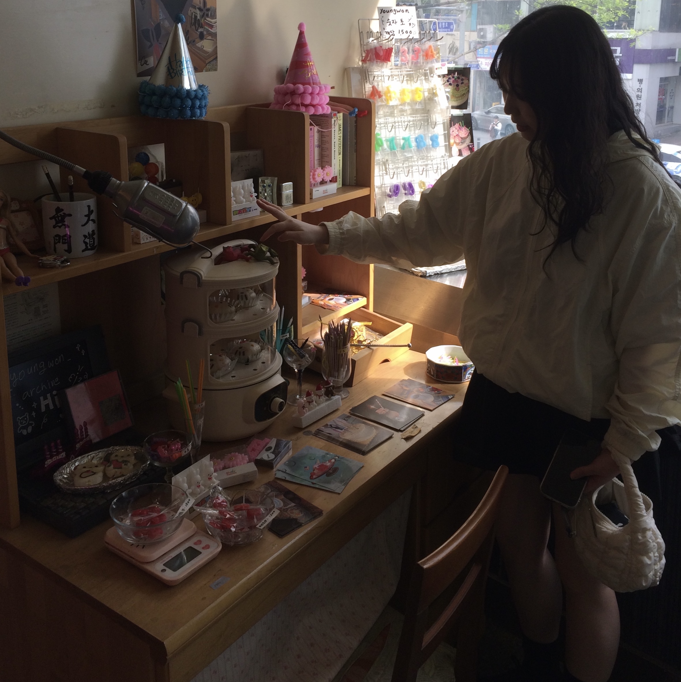 COS Quilted Micro Bag Off White 착용 스타일 - 1
